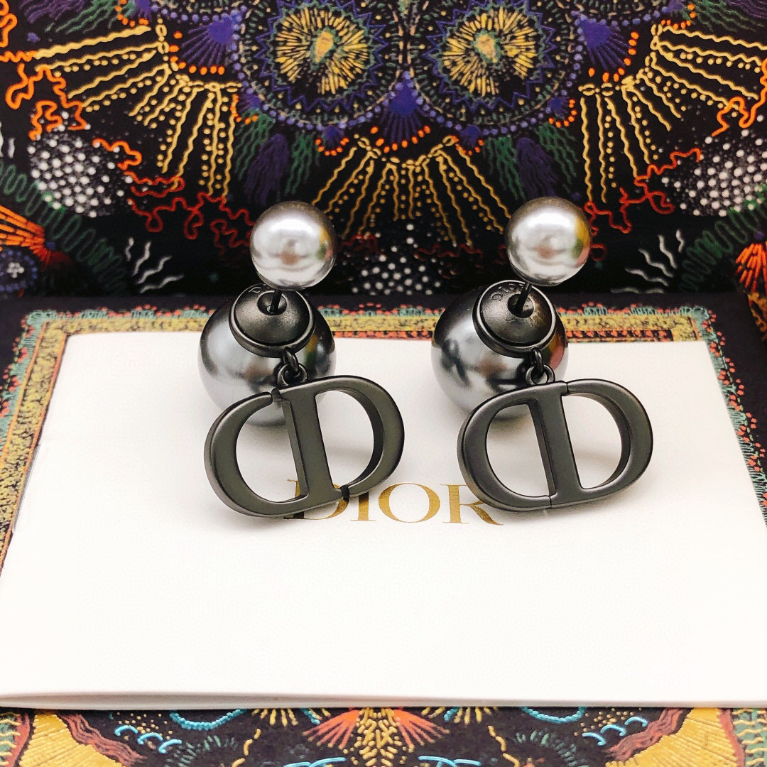 Dior 迪奥字母CD大小珍珠耳钉黑色高级感