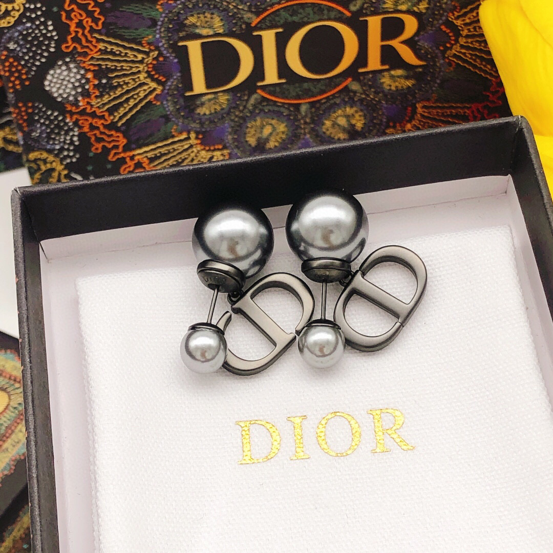 Dior 迪奥字母CD大小珍珠耳钉黑色高级感