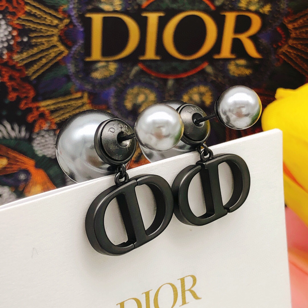 Dior 迪奥字母CD大小珍珠耳钉黑色高级感