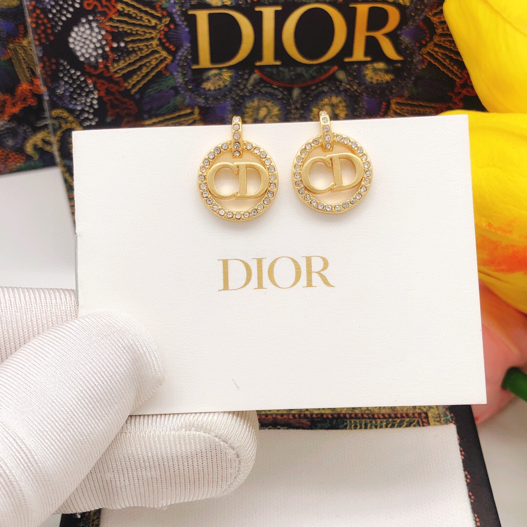 Dior DIOR迪奥 新品 圆形CD吊坠微镶钻 高端品质 1:1开模 同黄铜材质 高级925银针防过敏处理