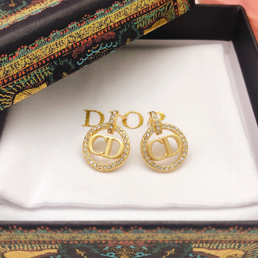 Dior DIOR迪奥 新品 圆形CD吊坠微镶钻 高端品质 1:1开模 同黄铜材质 高级925银针防过敏处理