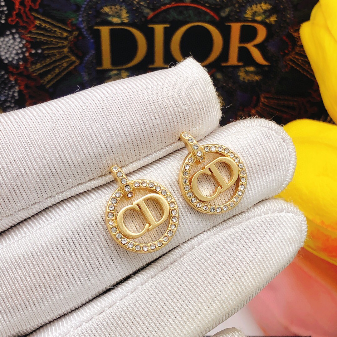 Dior DIOR迪奥 新品 圆形CD吊坠微镶钻 高端品质 1:1开模 同黄铜材质 高级925银针防过敏处理