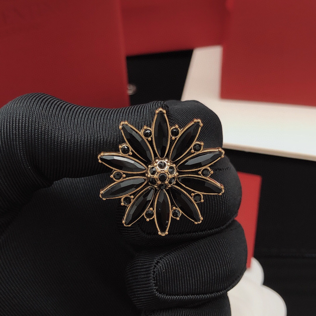 Versace 范思哲耳钉太阳花黑色钻
