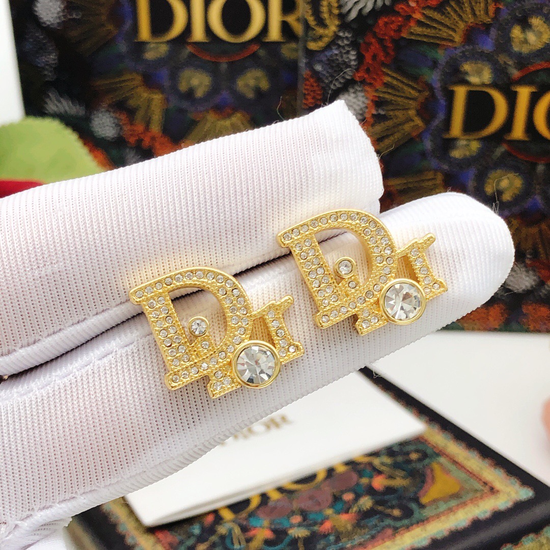 N.º DED0501 【dio* último modelo 🆕🆕 pendientes de oreja con letras mini de dior y pavé de un solo diamante】Mismo mater…