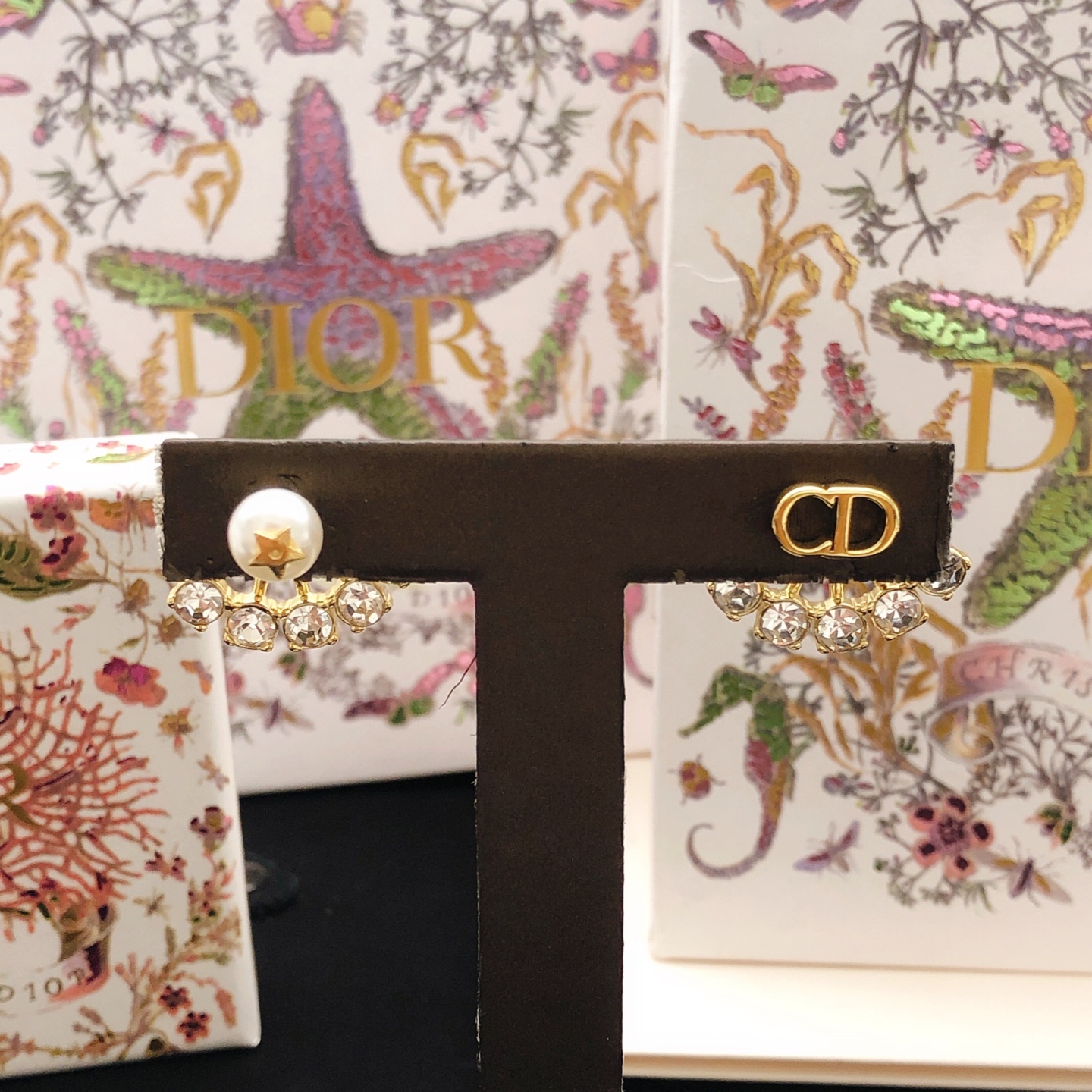 Dior Dior 迪奥 七镶钻CD珍珠耳钉