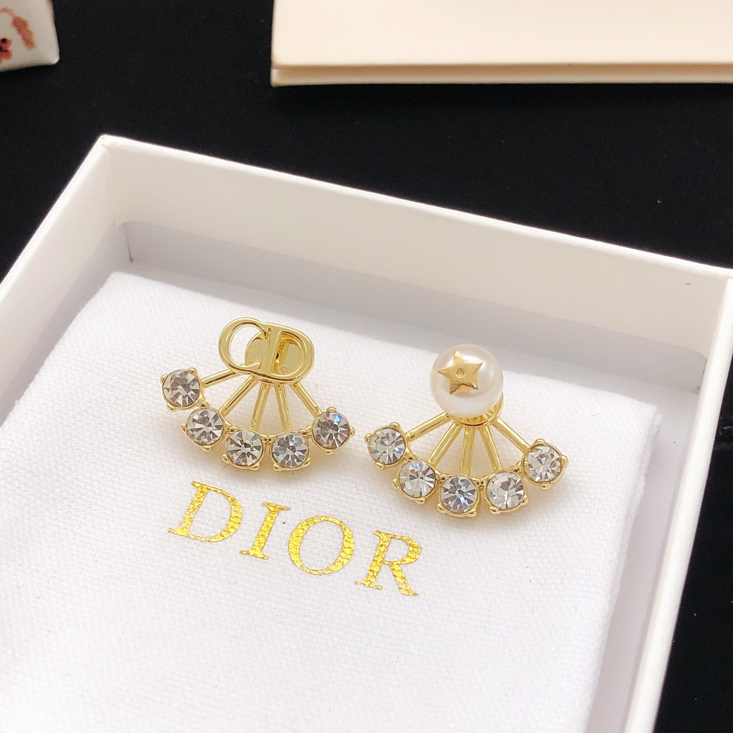 Dior Dior 迪奥 七镶钻CD珍珠耳钉