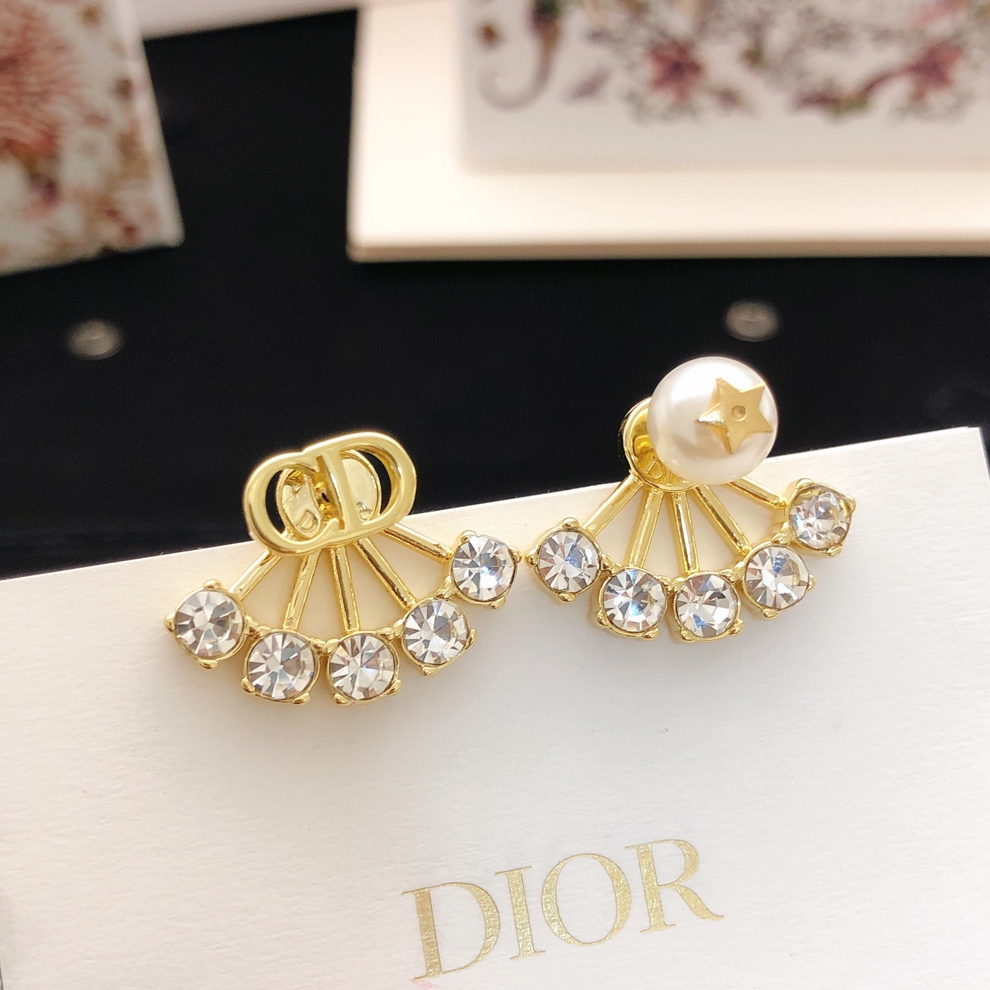 Dior Dior 迪奥 七镶钻CD珍珠耳钉