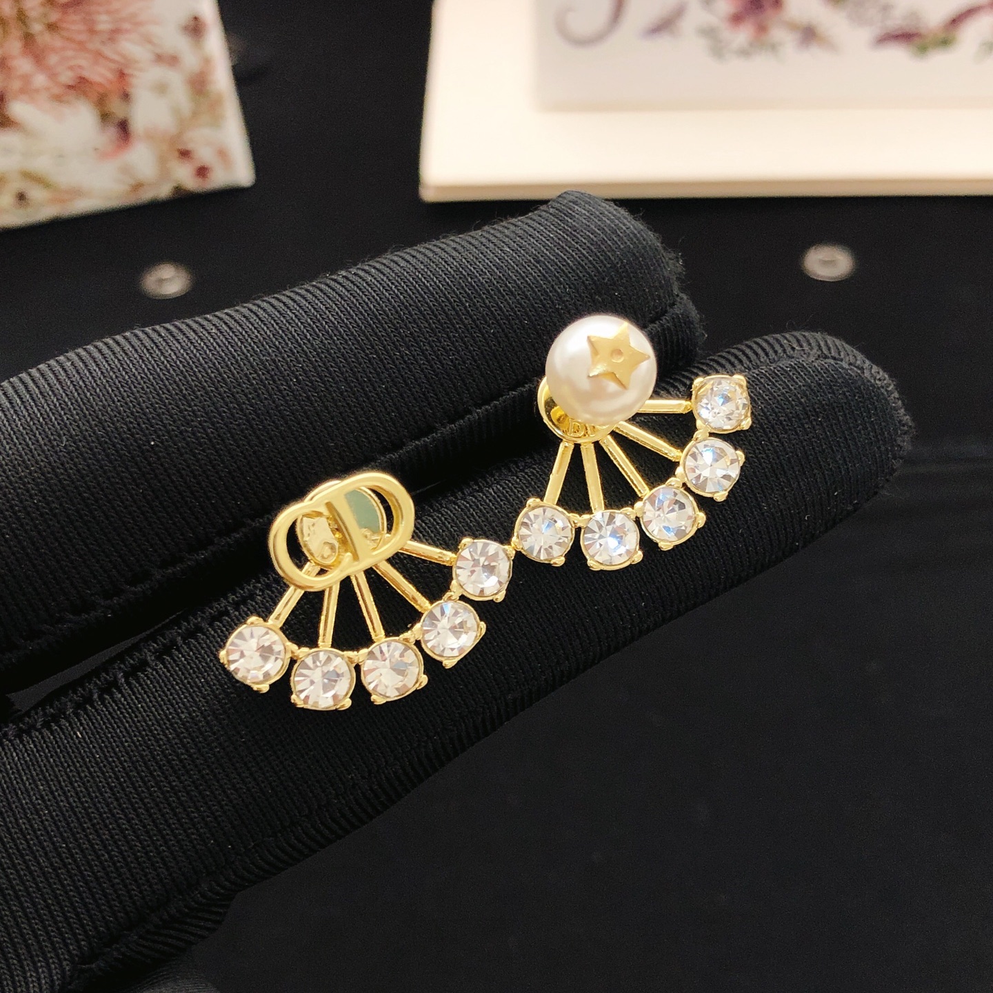 Dior Dior 迪奥 七镶钻CD珍珠耳钉
