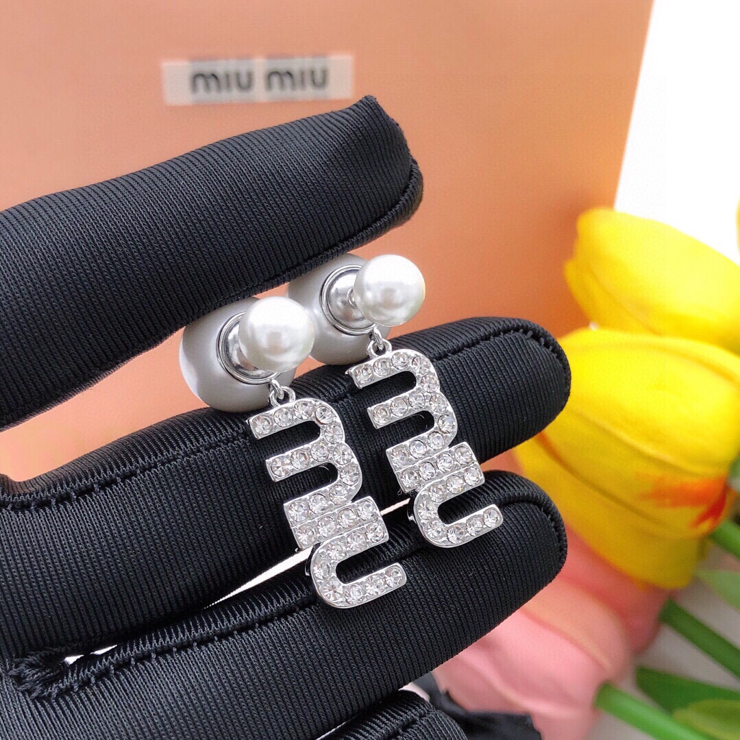 Miu Miu 缪缪大小珍珠耳钉