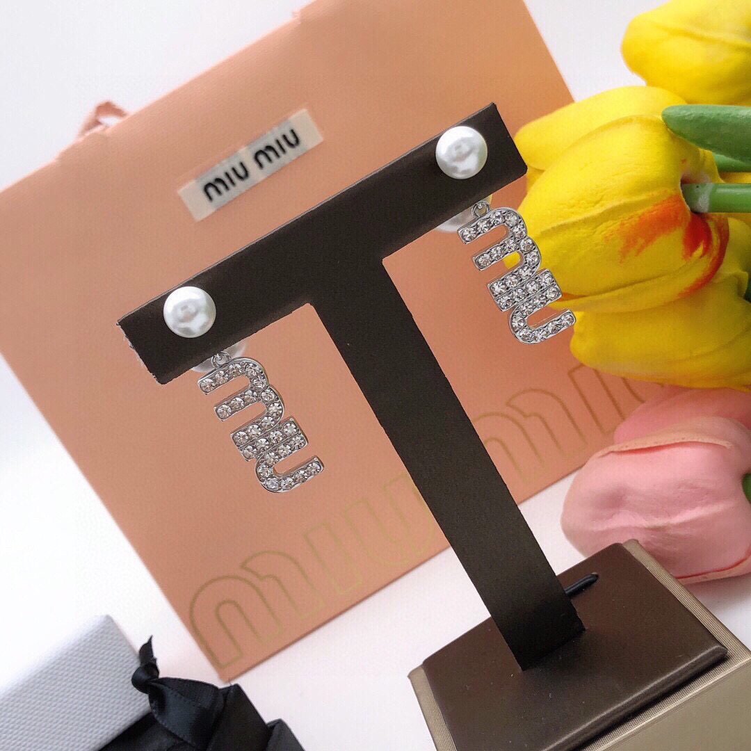 Miu Miu 缪缪大小珍珠耳钉