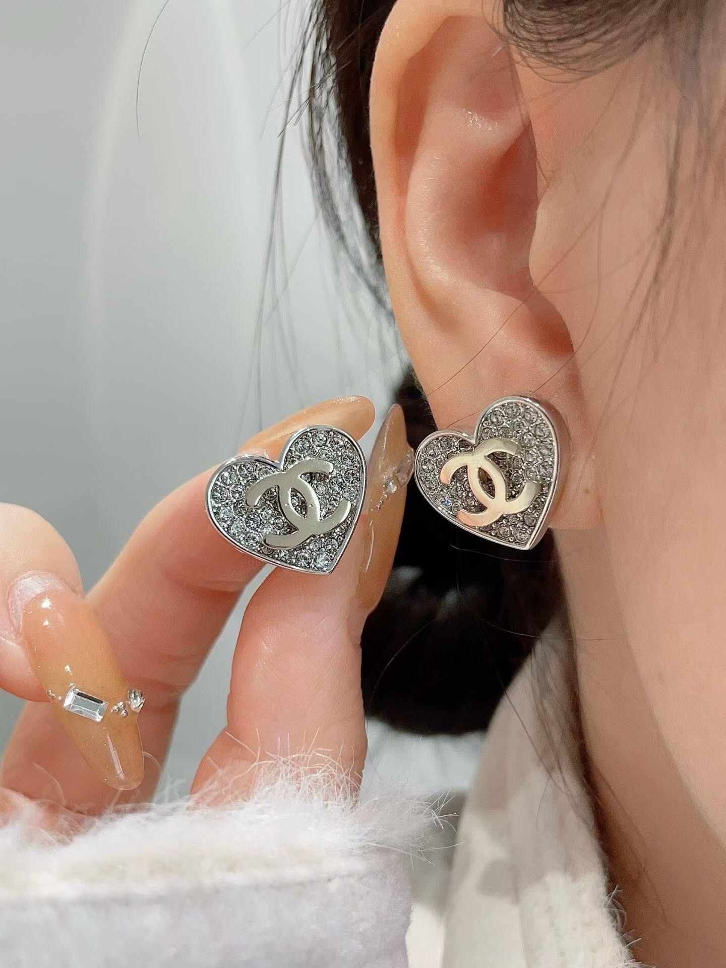 Chanel Haute Joaillerie Fine Jewelry Earrings Necklace Ring Ref 8