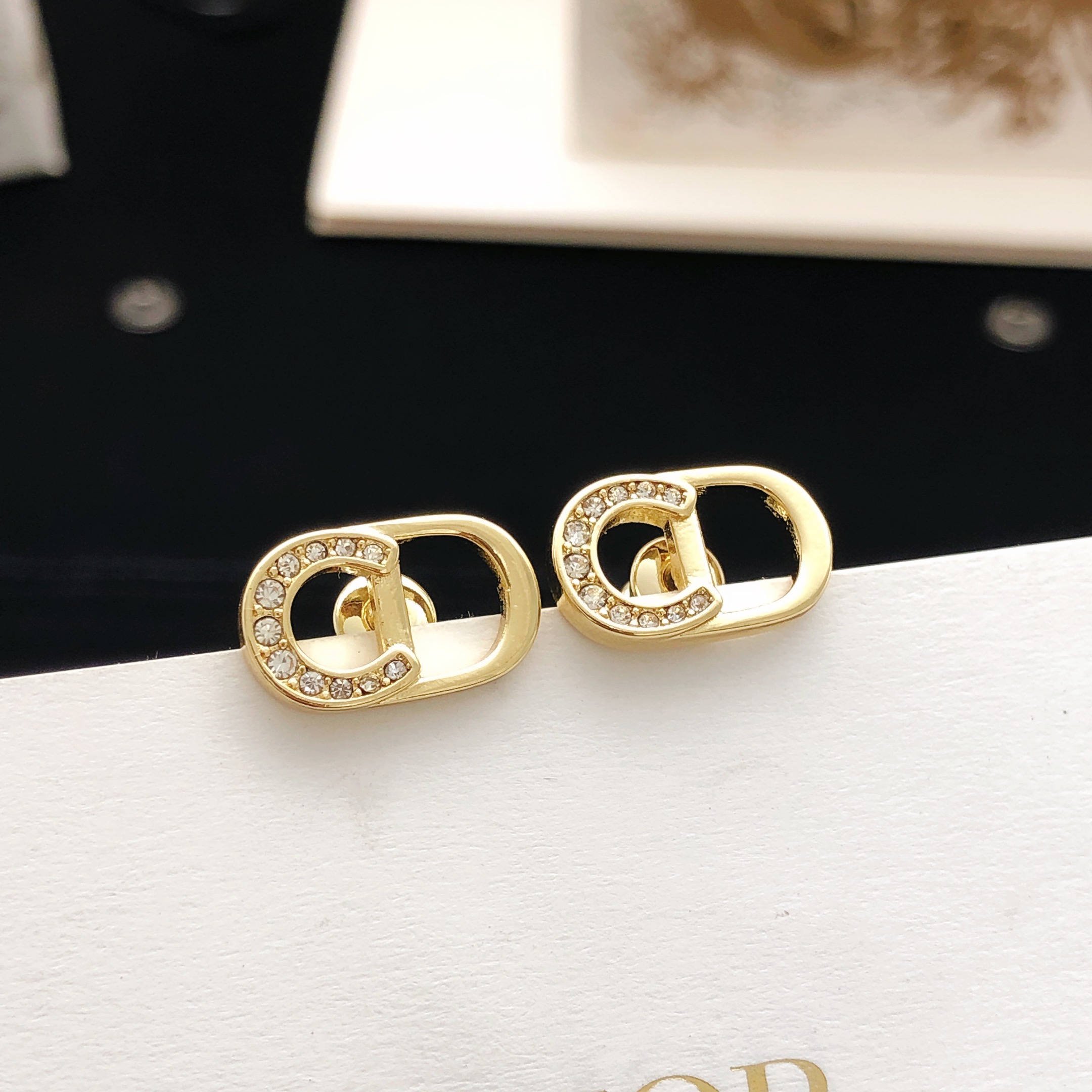 Omega Haute Couture Haute Joaillerie Fine Jewelry Earrings Necklace Ring 5