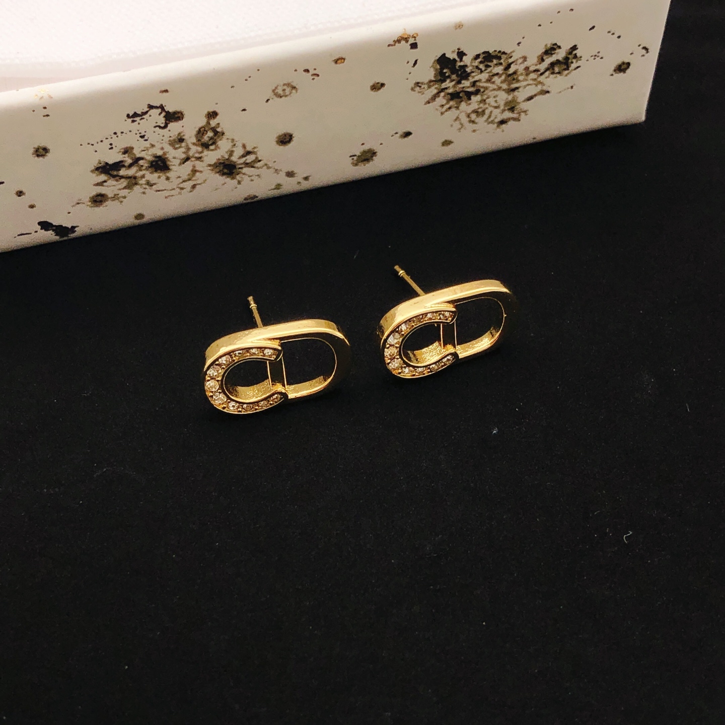 Omega Haute Couture Haute Joaillerie Fine Jewelry Earrings Necklace Ring 3