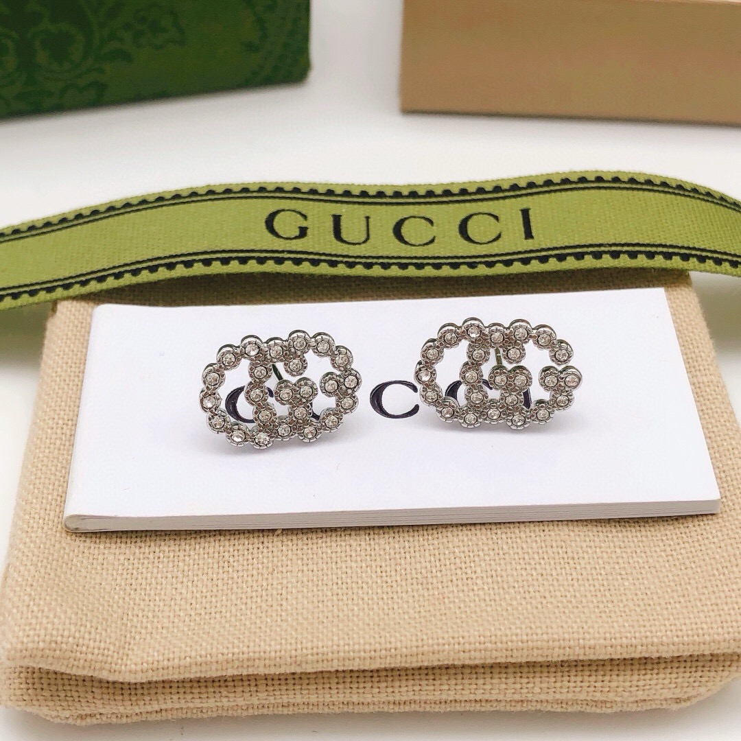 Número GED0151 Nuevos pendientes mini retro de doble G con diamantes de Gucci 💚✨
