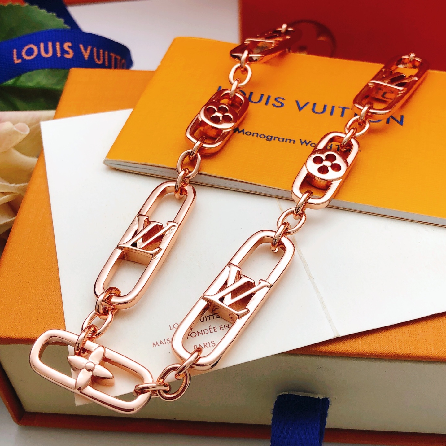 Louis Vuitton Classic Handcrafted Luxury Leather Shoulder Bag 3
