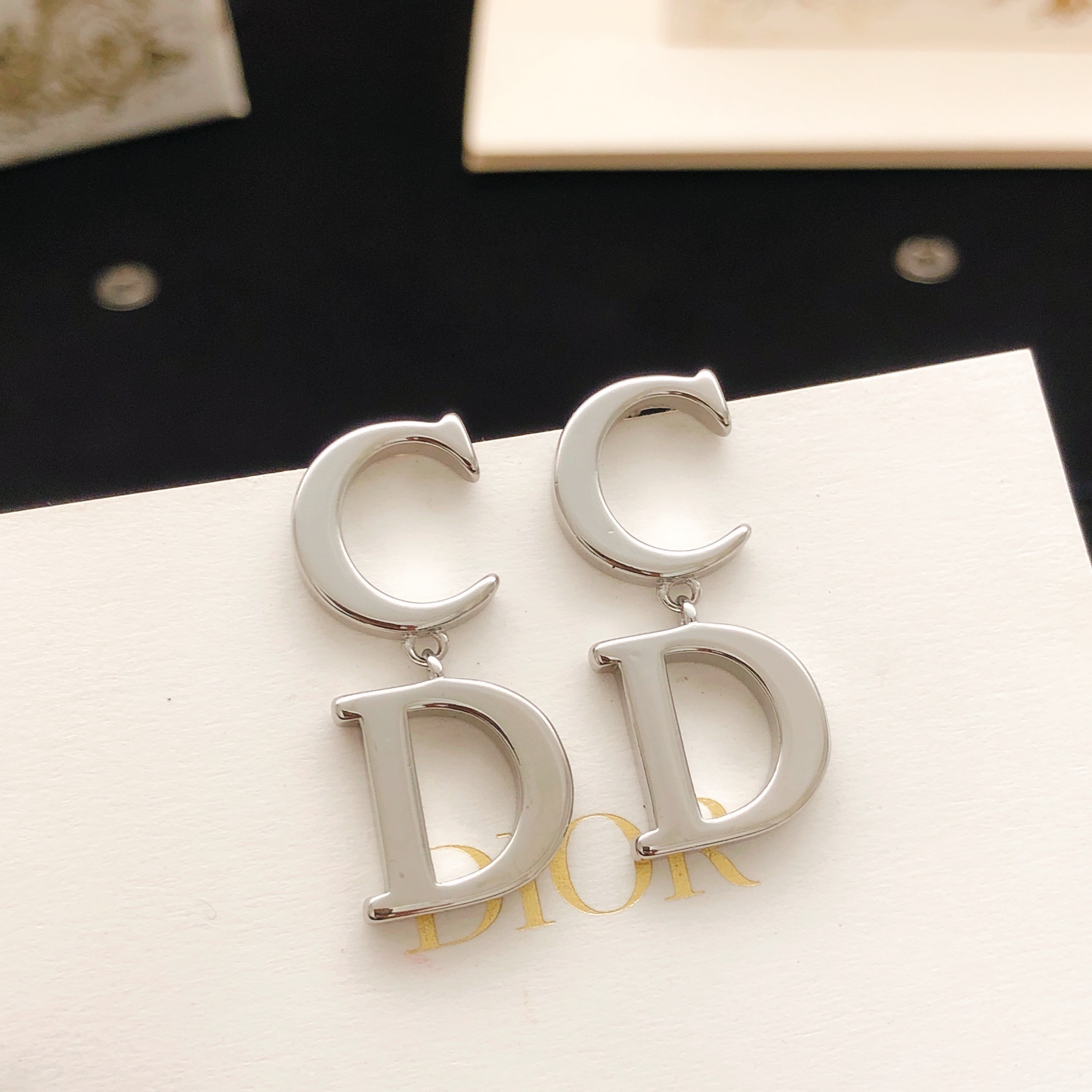 Van Cleef & Arpels Haute Couture Haute Joaillerie Fine Jewelry Earrings 2