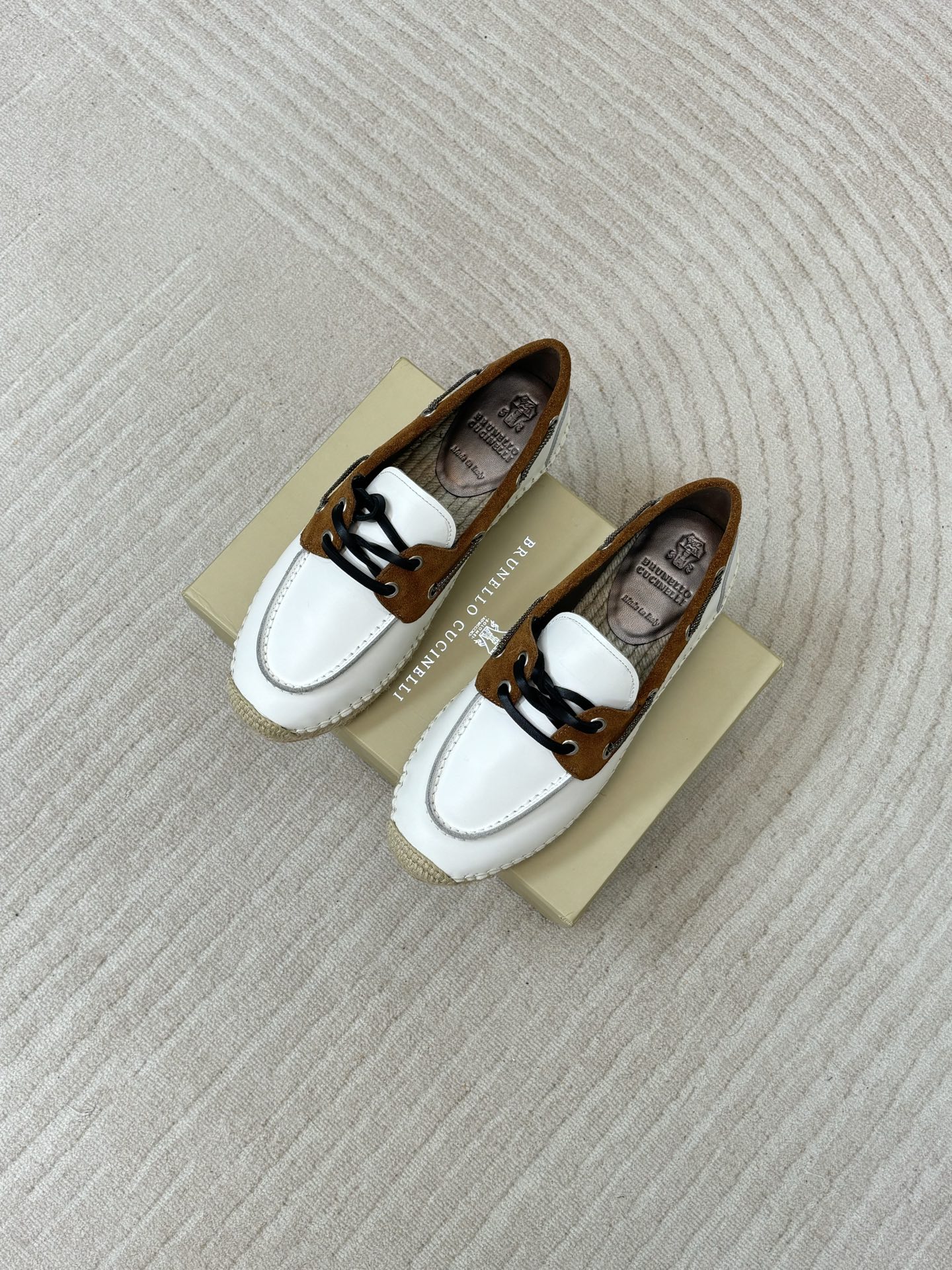 NO:462263,brunello cucinelli 25ss spring and summer new style fisherman shoes original fabric custom imported sheepskin inner sheepskin, footbed sheepskin with lafite grass, large sole grainy rubber abrasive tool outsole. Size35-41 (40 41 custom made without return or exchange), fisherman shoes, brunello cucinelli, espadrilles, sheepskin19860909brunello cucinelli 25ss 春夏新款 渔夫鞋 面料原版定制进口羊皮 内里羊皮,垫脚羊皮配拉菲草 大底颗粒感橡胶磨具大底. Size35-41（40 41订做不退换）,渔夫鞋,brunello cucinelli,espadrilles,sheepskin,Women's Shoes