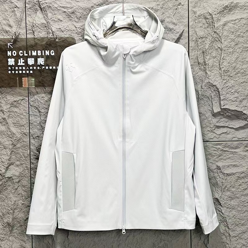 Descente Wind Shell, tres colores