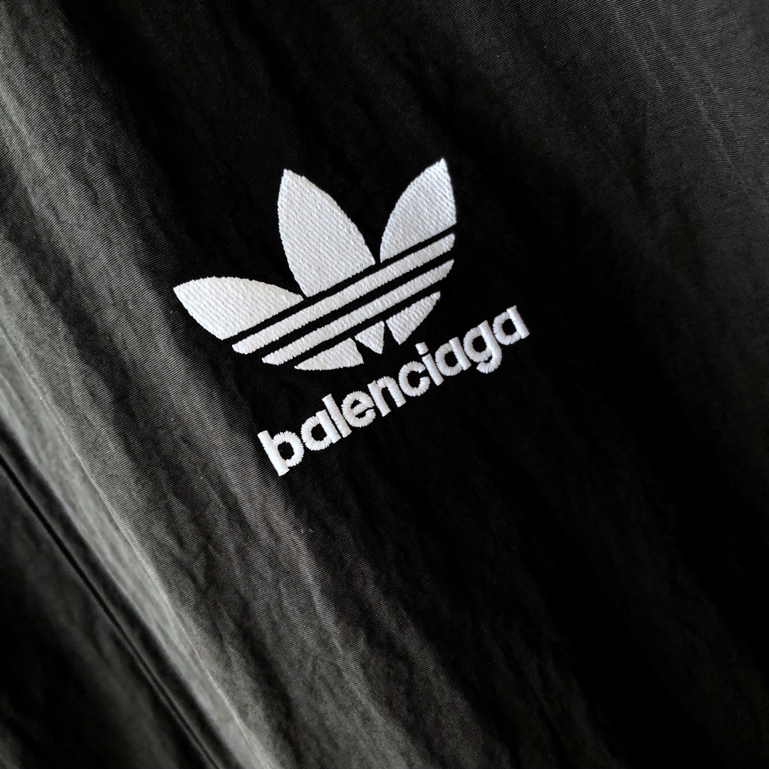 一整套出不拆分巴黎联名Adidas三叶草拉链外套冲锋衣套装AdidasxBalenc**合作系列非常好看