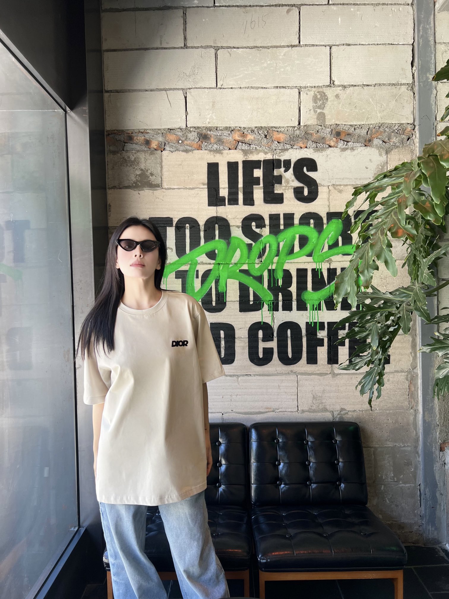 NO:121423,.Xiaodi summer bee dense color small yellow bee printed short-sleeved Xiaodi 24 early autumn channel limited new model, couple short-sleeved TEE elegant bee dense color, versatile casual items for commuting on the upper body, cute yellow bee cartoon pattern design on the back, revitalized the whole dress, instantly becoming a lively and cute teenage girl!  The brand new customer-supplied knitted cotton fabric, after the spinning weaving process, it is woven by finishing techniques and orthodox technology. The fabric is soft and comfortable, and the breathability shows the sense of high-quality value. Loose OS style cut, neat and generous, fashionable and decent!  Men and women same color honey color Size XS-L, T-shirt, alexander wang19860909.小迪夏日蜂密色小黄蜜蜂印花短袖 小迪24早秋渠道限定新款,情侣款短袖TEE 气质高雅的蜂密色,上身通勤百搭的休闲单品 后背可爱的黄色小蜜蜂卡通图案设计 盘活了整件衣服,秒变活泼可爱的少年少女！全新客供针织棉面料,纺纱织法工艺流程后 运用整理手法及正统技术所织造 面料柔软舒适,透气度彰显高级价值感 宽松OS版型裁剪,上身利落大方,时尚得体！男女同款 颜色蜂蜜色 尺码XS-L,,T-shirt,alexander wang,Men's clothing