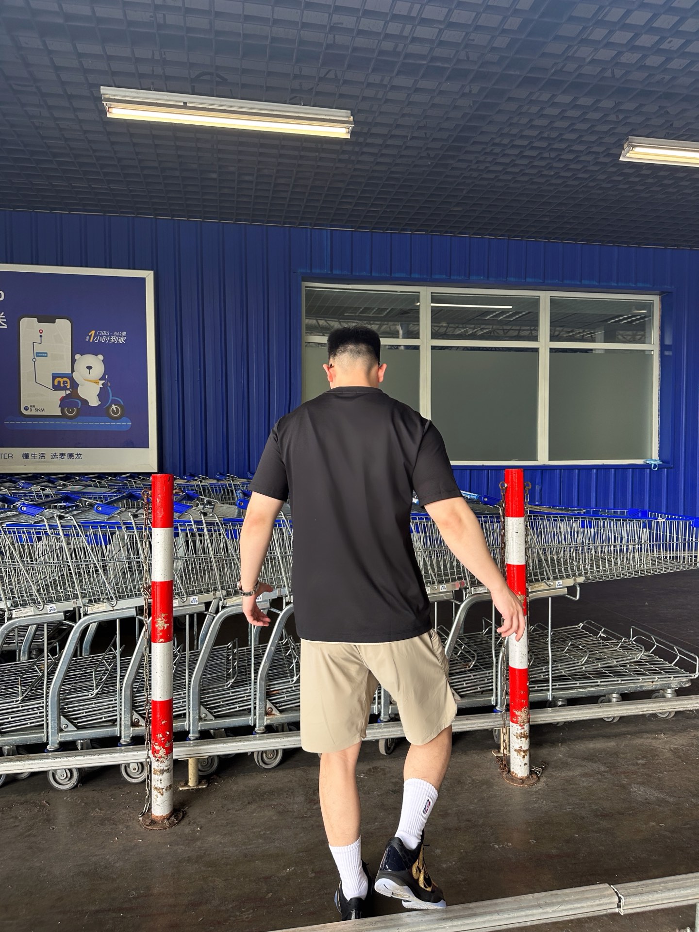  小迪毛巾绣花工艺标识情侣款短袖
 重温经典~高级感拉满的Di**毛巾绣短袖来了！胸前立体“DI**”毛