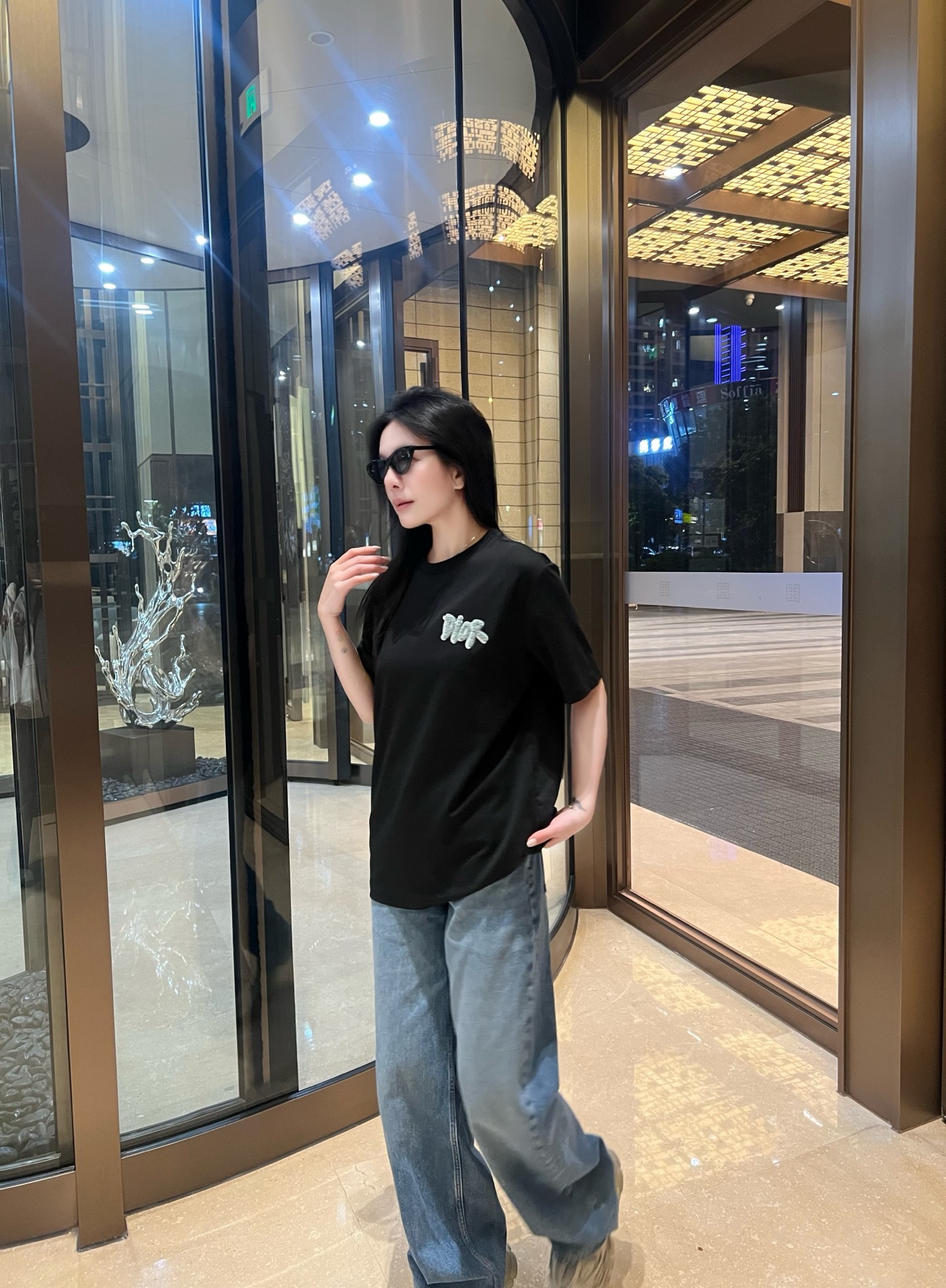  小迪毛巾绣花工艺标识情侣款短袖
 重温经典~高级感拉满的Di**毛巾绣短袖来了！胸前立体“DI**”毛