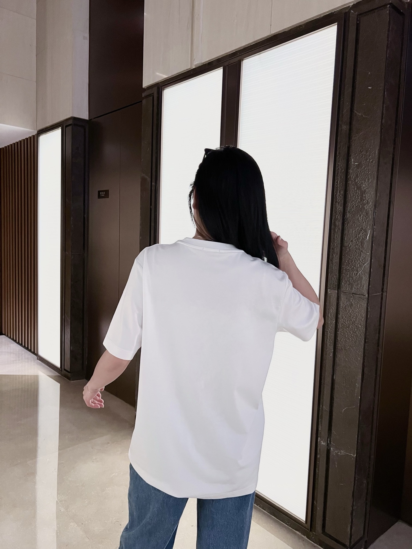  小迪毛巾绣花工艺标识情侣款短袖
 重温经典~高级感拉满的Di**毛巾绣短袖来了！胸前立体“DI**”毛