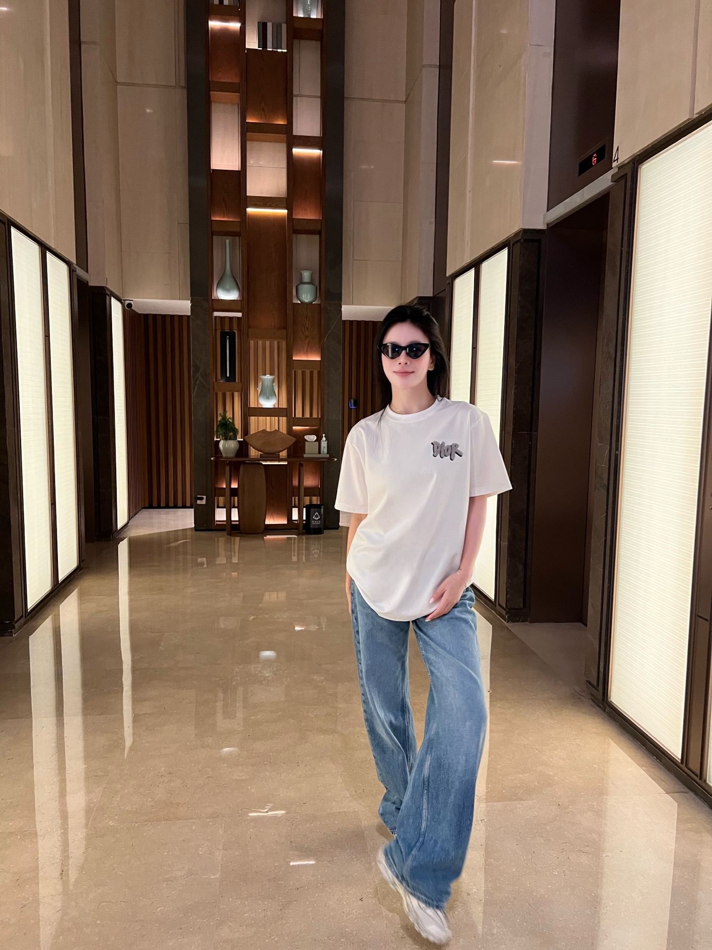  小迪毛巾绣花工艺标识情侣款短袖
 重温经典~高级感拉满的Di**毛巾绣短袖来了！胸前立体“DI**”毛