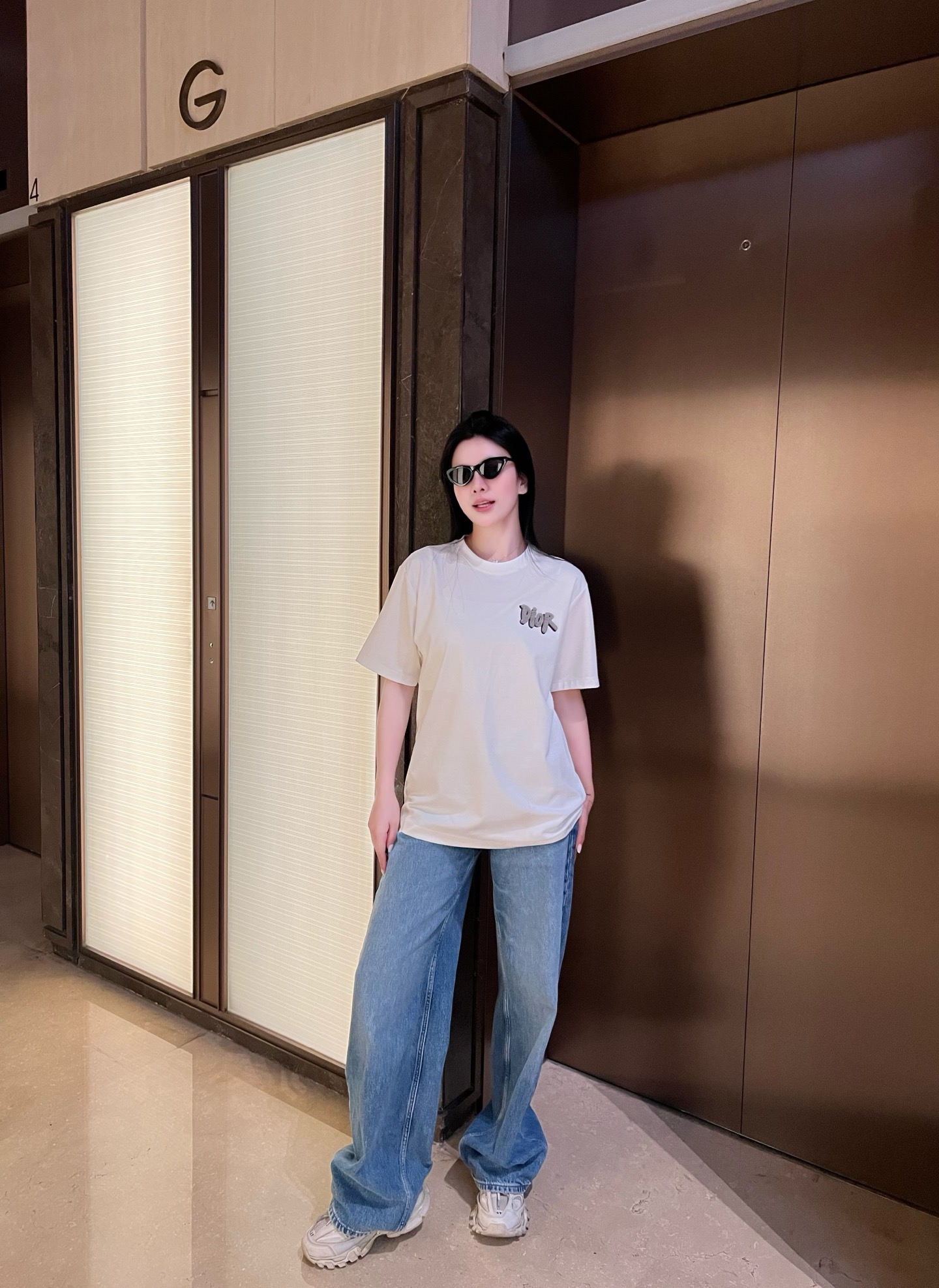  小迪毛巾绣花工艺标识情侣款短袖
 重温经典~高级感拉满的Di**毛巾绣短袖来了！胸前立体“DI**”毛