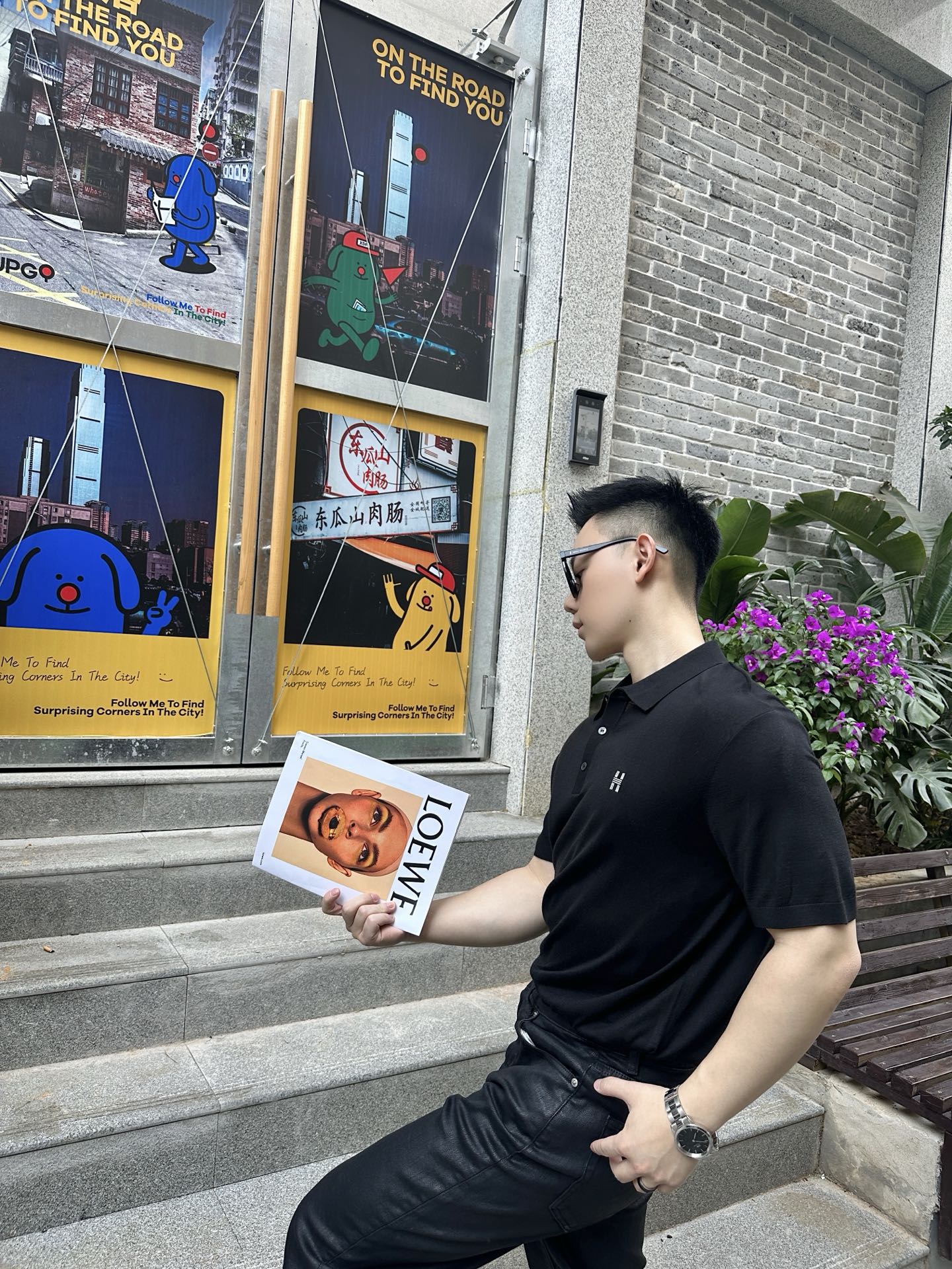 NO:479413,French high-luxury large H~ Couple black knitted Polo shirt This black knitted Polo short sleeve perfectly combines classic and fashion. The simple and smooth lines outline the elegant style. The classic Polo collar is matched with exquisite buttons, adding a bit of formality and ability, and easily adapted to multiple occasions. The iconic 'H' embroidery is low-key embellished on the chest, demonstrating the brand identity and unique charm. Selected high-quality fabrics, soft and delicate touch, good breathability, and comfortable and comfortable to wear. Whether you are paired with casual trousers to attend business occasions or walking on the street with jeans, you can show the wearer's high-end taste and elegant temperament. Color black Size XS-L, jeans, T-shirt, alexander wang19860909法式高奢大H~情侣款黑色针织Polo衫 这款黑色针织Polo短袖,将经典与时尚完美融合.简洁流畅的线条勾勒出优雅版型,经典Polo领搭配精致纽扣,增添几分正式与干练,轻松适配多种场合. 标志性“H”刺绣低调点缀于胸前,彰显品牌身份与独特魅力.精选优质面料,触感柔软细腻,透气性佳,穿着舒适自在.无论是搭配休闲西裤出席商务场合,还是搭配牛仔裤漫步街头,都能展现出穿着者的高端品味与优雅气质. 颜色黑色 尺码XS-L,,jeans,T-shirt,alexander wang,Men's clothing