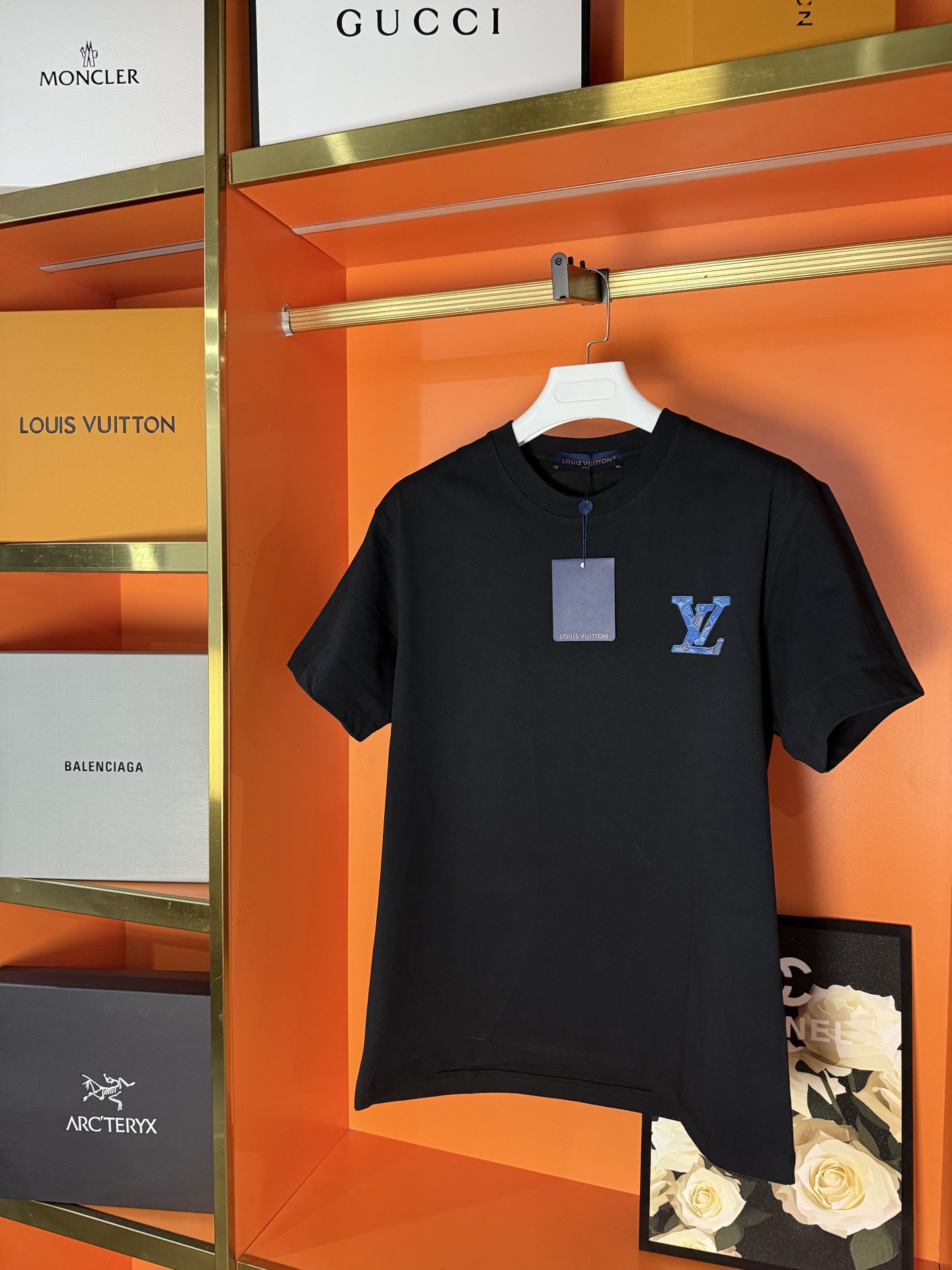 P75 挂拍图 顶级版本 Louis Vuitton 路易威登 驴家 #0007 新品专柜同步专柜上架 lv背部大标 采用300克双纱面料，1*1索罗娜罗纹， 进口数码白墨直喷，3D浮雕效果，在时尚与科枝完美交融中，精度与色彩的盛宴，色彩…
