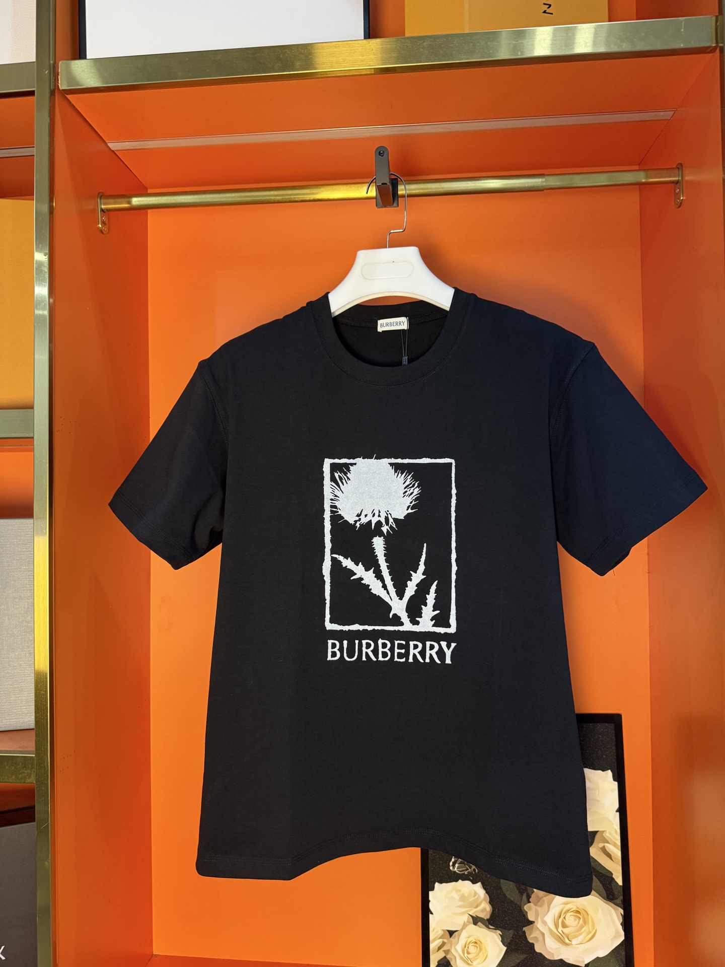 P85 Foto real de la versión superior BURBERRY #0166 Nuevos productos están en el mostrador al mismo tiempo. Nuevas cami…
