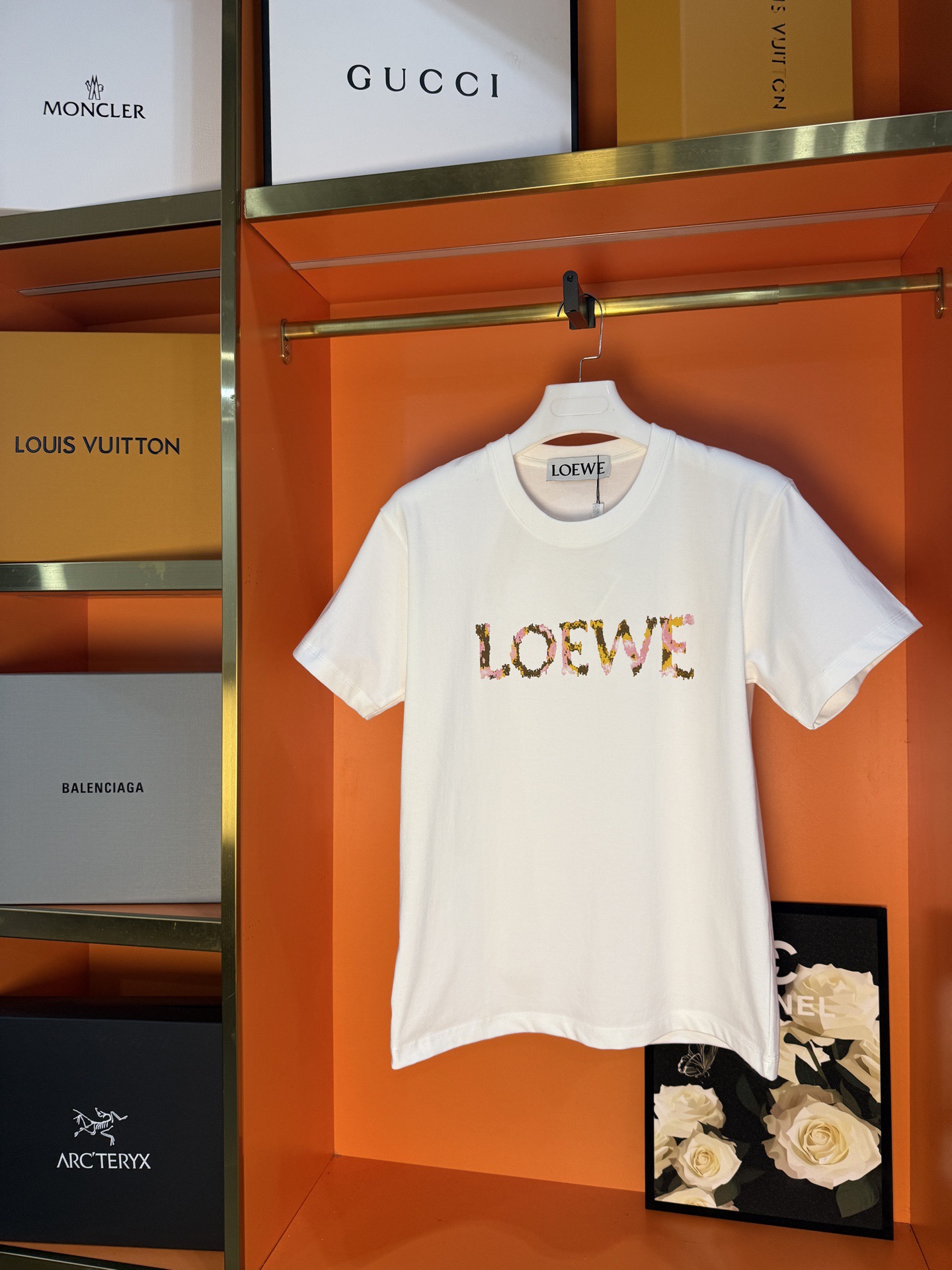 P85 foto colgada, versión superior, LOEWE #0058 nueva colección 2026 de principios de primavera, camiseta de manga cort…
