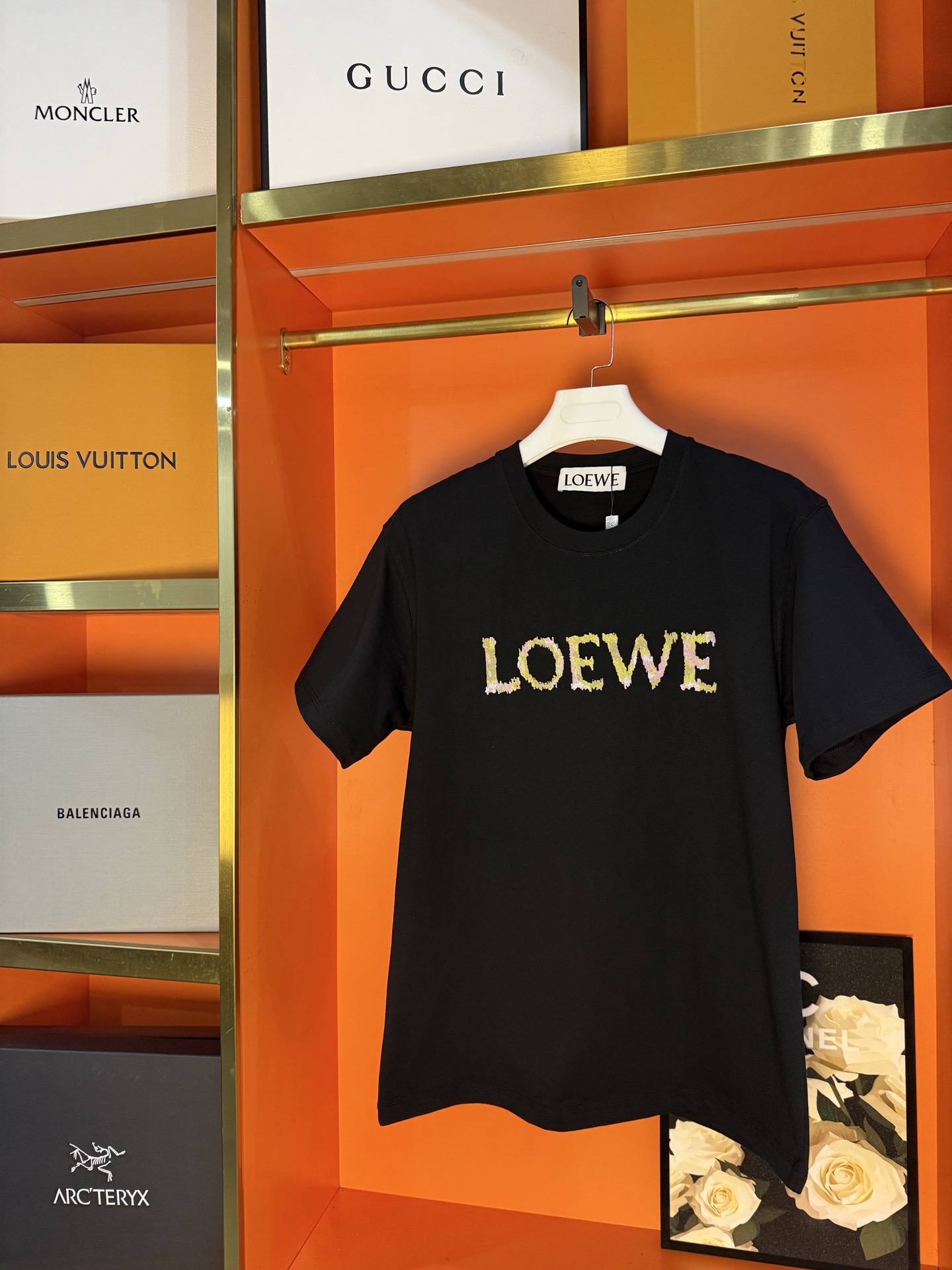 P85 foto colgada, versión superior, LOEWE #0057 nueva colección 2026 de principios de primavera, camiseta de manga cort…