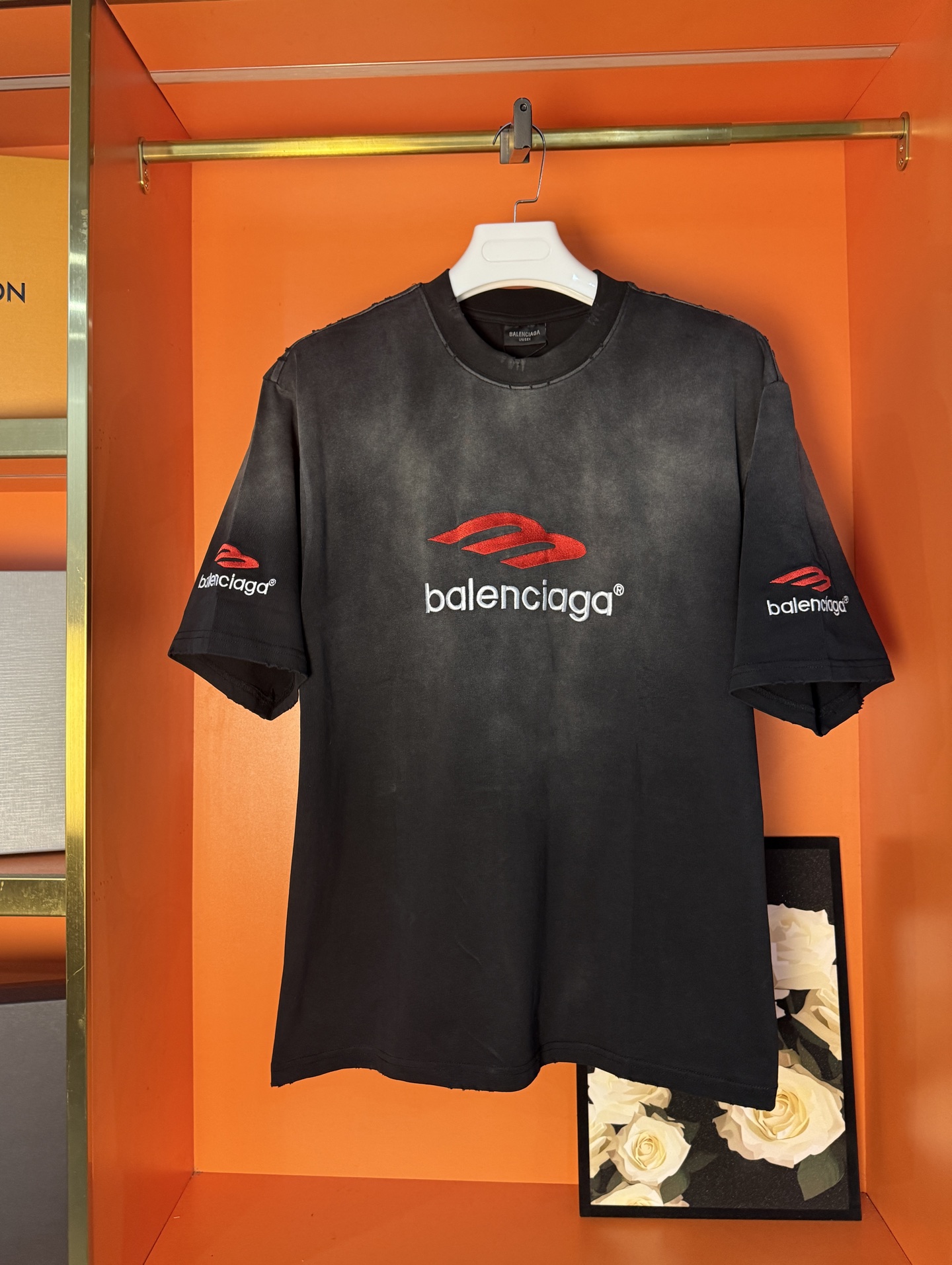 P95 Foto real, versión superior BALENCIAGA # 0276 3B camiseta grande M completamente bordada en la parte delantera y tr…