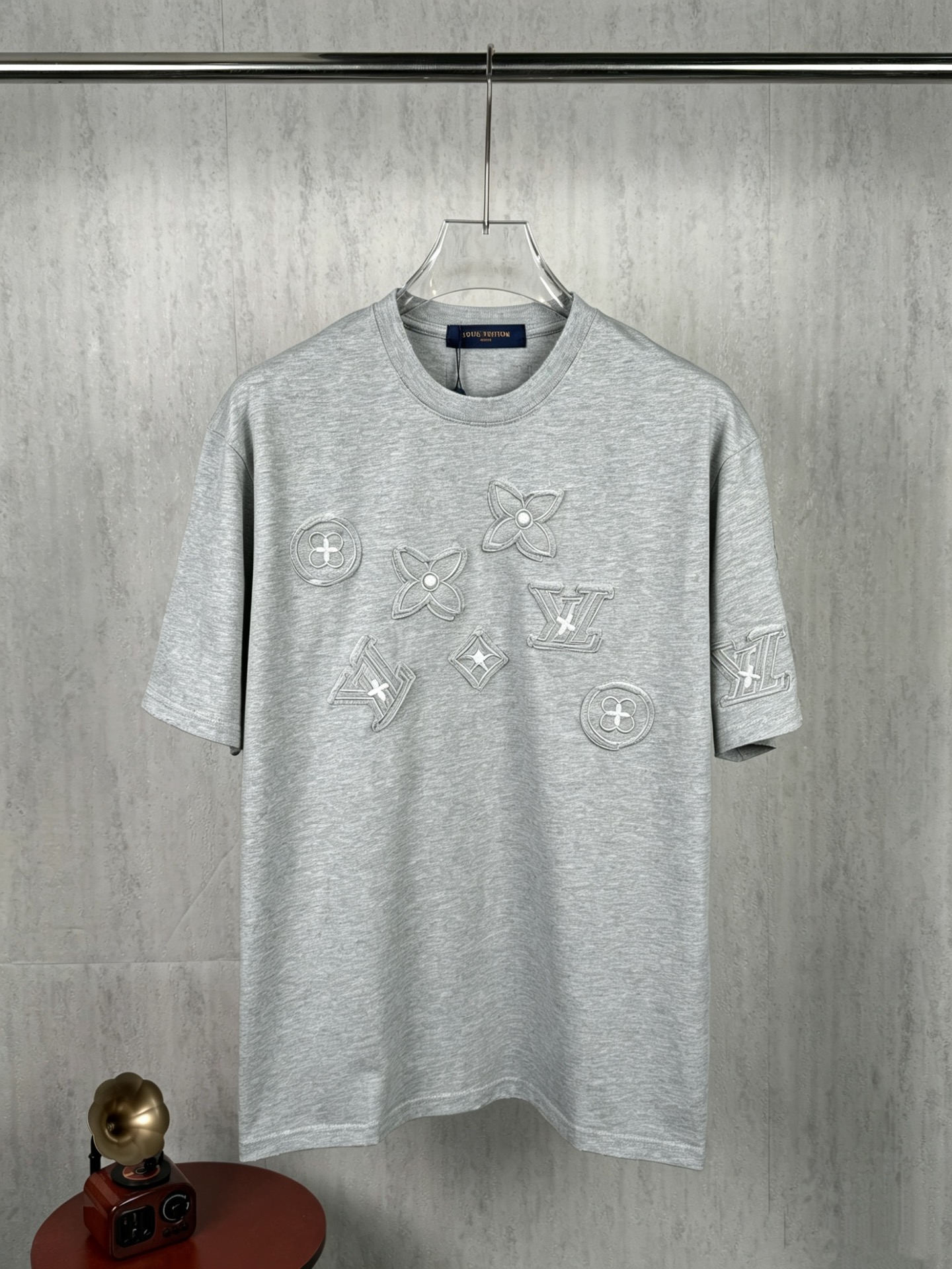 P95 foto real, versión superior LOUIS VUITTON/Luis Vuitton #0366 obra maestra 2026, camiseta de manga corta unisex de v…