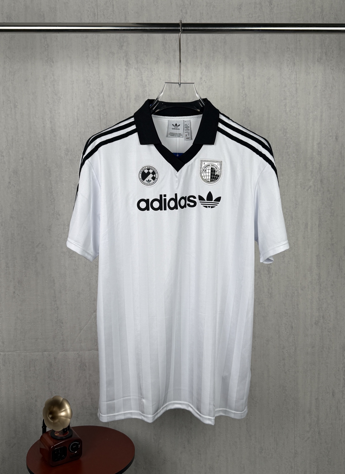 P90 foto real, versión premium, camiseta Adidas de manga corta #455, camiseta deportiva retro de cuello en V y rayas de…