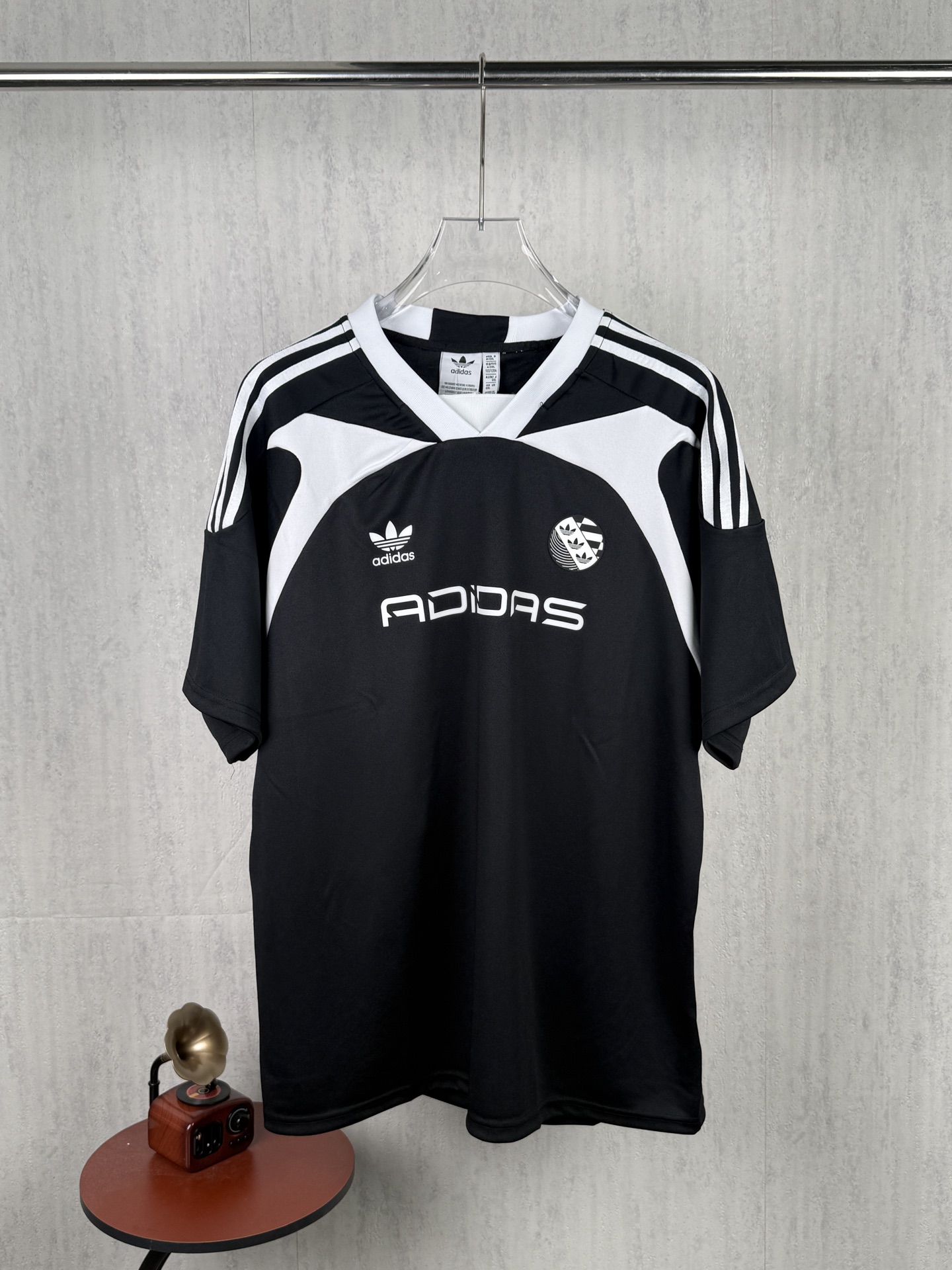P90 foto real, versión premium, camiseta Adidas de manga corta #457, camiseta deportiva holgada de trébol. El potencial…