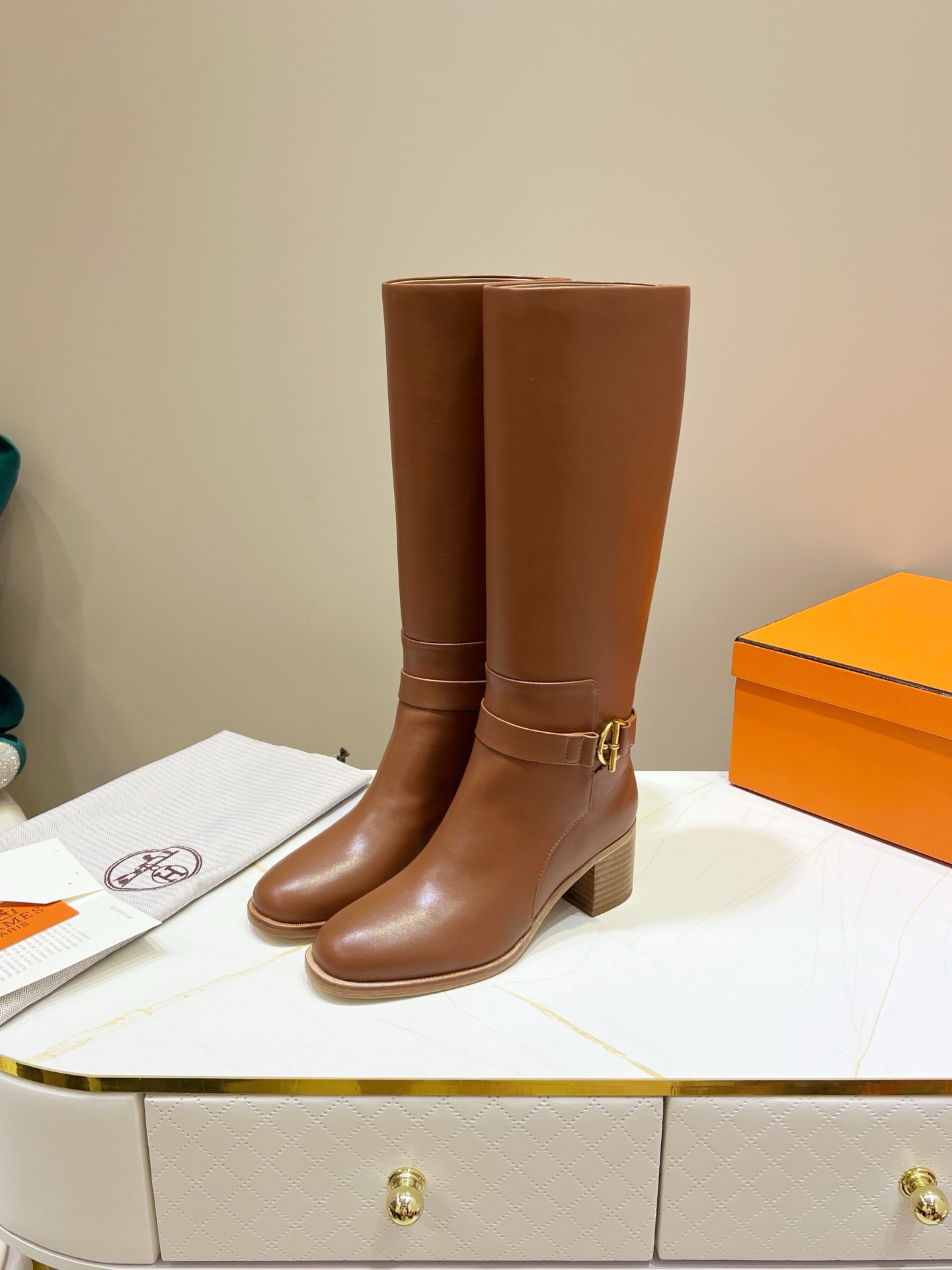 NO:535476,, Hermes classic boots, top version!  Original development, cowhide upper, cowhide inner, cowhide pad, outsole, Italian leather outsole, size 34-42 (Note 34 41, custom made in size, no return or exchange) Heel height 6cm, packaging configuration original packaging!  ,boots,hermes,boots,cowhide,Leather soles19860909,爱马仕经典长靴,顶级版本！原版开发 鞋面牛皮 内里牛皮里 牛皮垫 大底意大利真皮大底 码数34-42（注34 41 42码定做 不退换） 跟高6cm 包装配置原版包装！,靴子,hermes,boots,cowhide,Leather soles,Women's Shoes