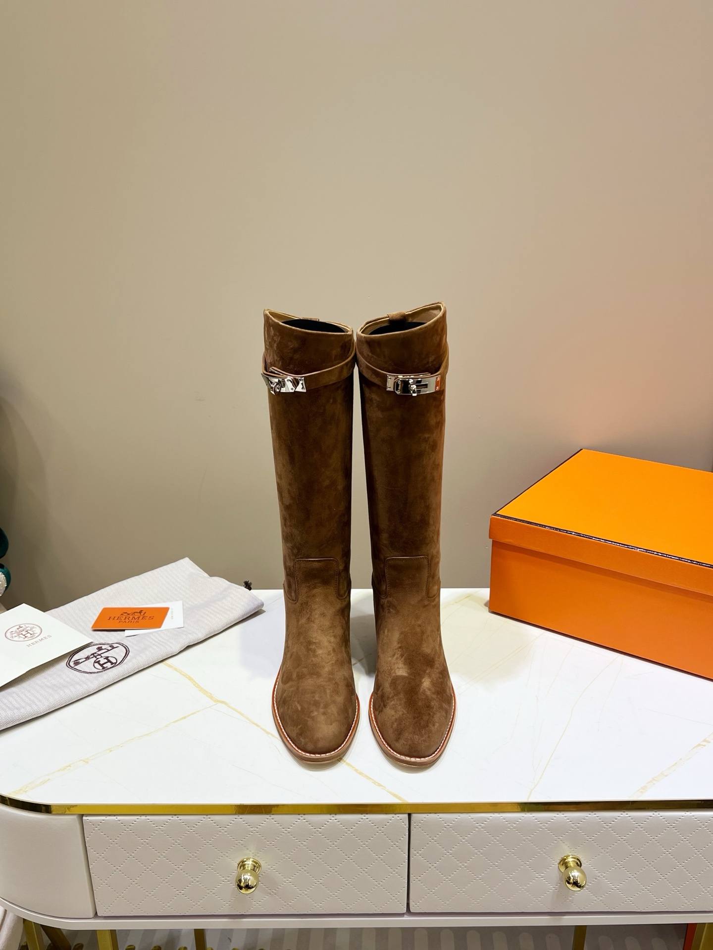 NO:535465,,HERMES Hermes Boots Top Version!  Original development, upper, cowhide lining, cowhide pad, outsole, Italian leather, outsole, size 34-42 (Note 34 41, 42 size custom made, no return or exchange) Packaging configuration, original packaging!  ,boots,hermes,hermes,boots,cowhide,sheep,Leather soles19860909,HERMES 爱马仕长靴 顶级版本！原版开发 鞋面羊猄 内里牛皮里 牛皮垫 大底意大利真皮大底 码数34-42（注34 41 42码定做 不退换） 包装配置原版包装！,靴子,hermes,hermes,boots,cowhide,sheep,Leather soles,Women's Shoes