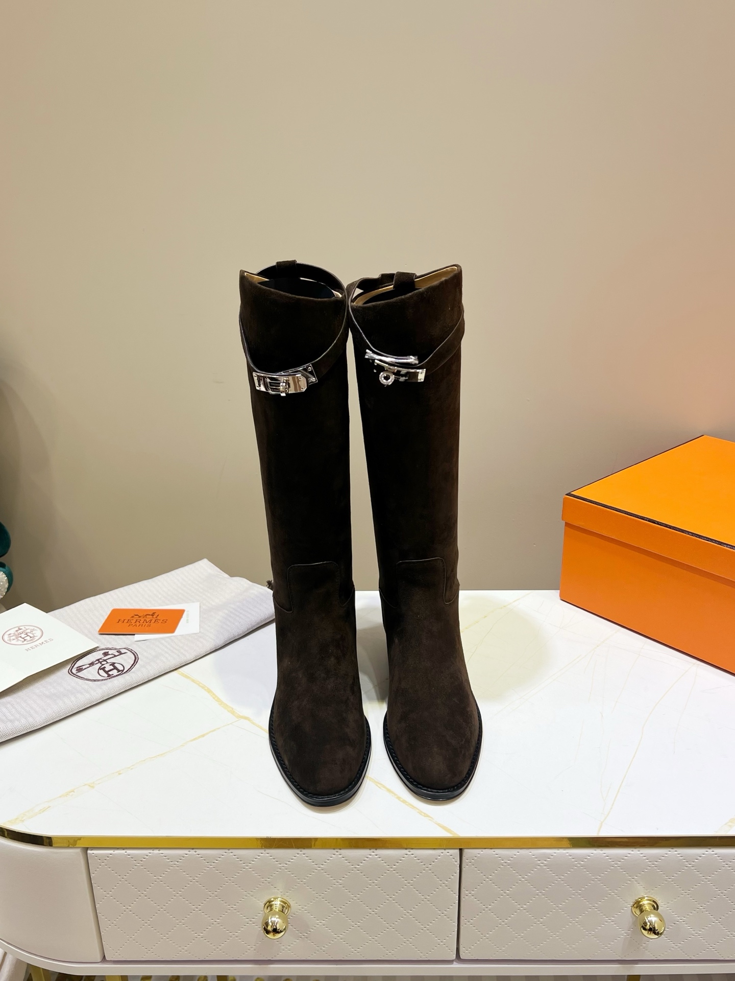 NO:535470,,HERMES Hermes Boots Top Version!  Original development, upper, cowhide lining, cowhide pad, outsole, Italian leather, outsole, size 34-42 (Note 34 41, 42 size custom made, no return or exchange) Packaging configuration, original packaging!  ,boots,hermes,hermes,boots,cowhide,sheep,Leather soles19860909,HERMES 爱马仕长靴 顶级版本！原版开发 鞋面羊猄 内里牛皮里 牛皮垫 大底意大利真皮大底 码数34-42（注34 41 42码定做 不退换） 包装配置原版包装！,靴子,hermes,hermes,boots,cowhide,sheep,Leather soles,Women's Shoes