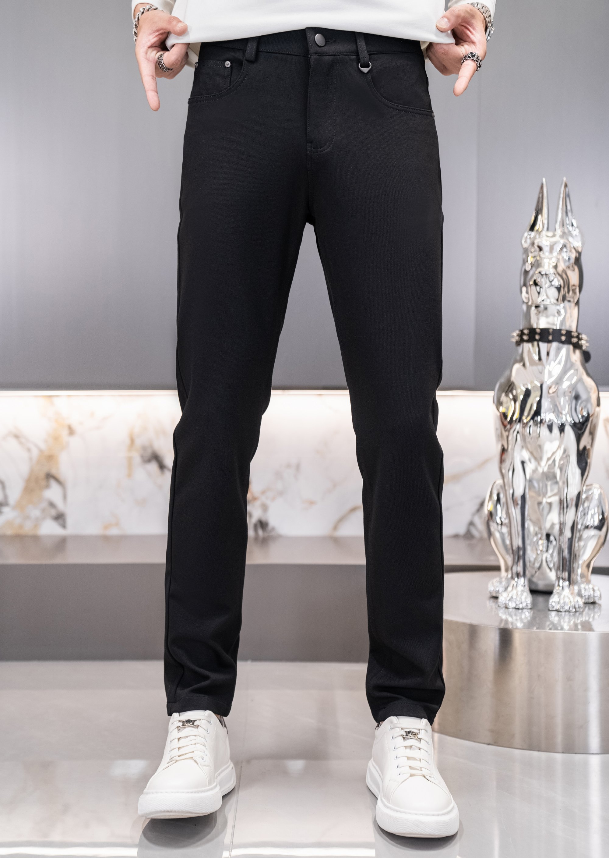 NO:541330,The new casual pants in 2025 are released simultaneously on the official website, trouser body craft design, imported customer-supplied auxiliary materials, fabric customization, and OEM products are free of inspection!  Every detail is the ultimate, the original hardware accessories are trendy and stylish, and they are a must-have item for trendy people!  Number of codes 29-38, no 35, Moncler, alexander wang19860909蒙口 2025新品休闲裤,官网同步发售,裤身工艺设计,进口客供辅料、面料定制,代工厂出品免检！每个细节做到极致,原版五金配件,潮范十足、上身有型帅气,潮人必备单品！ 码数29-38,无35,,Moncler,alexander wang,Men's clothing