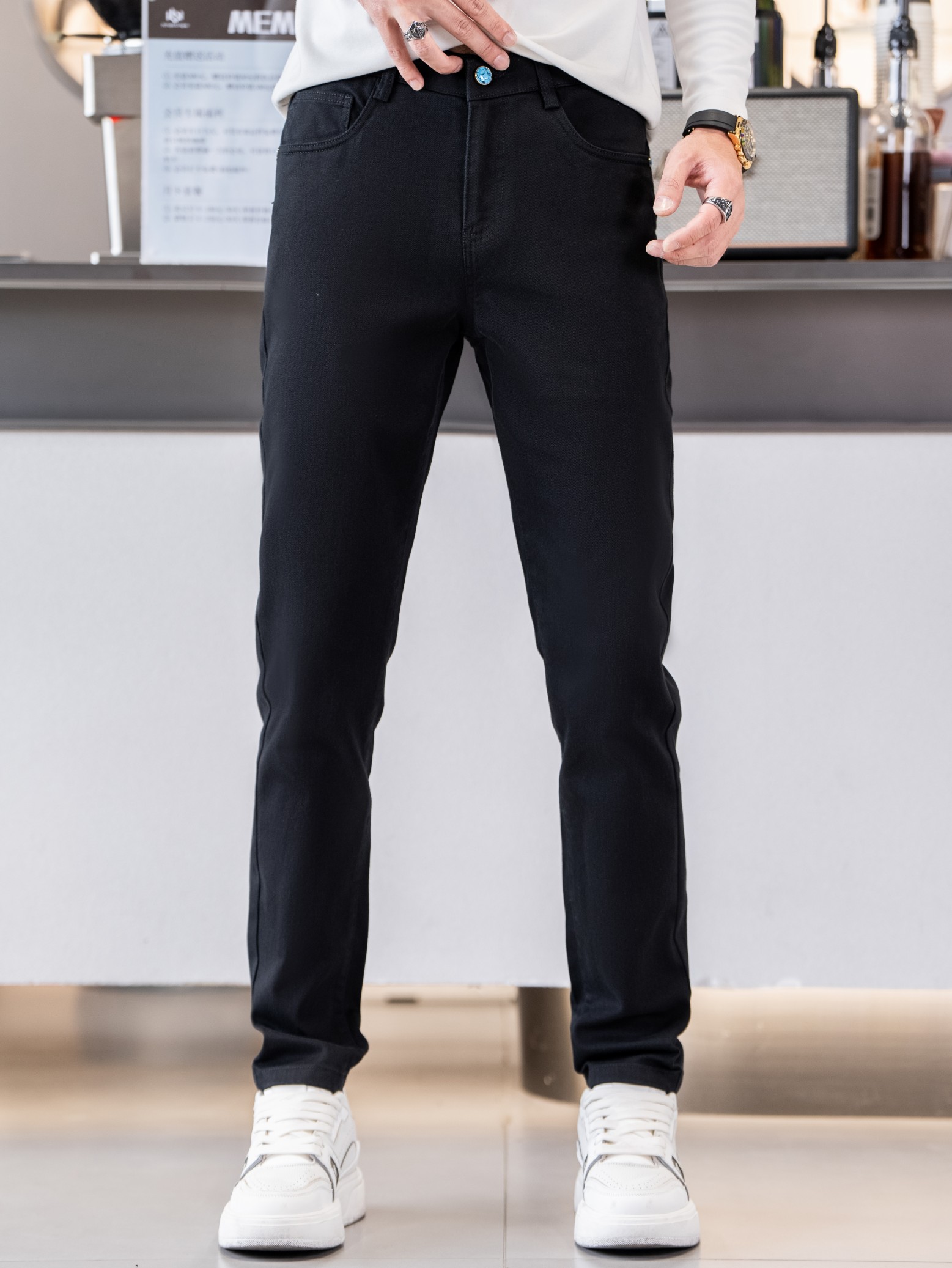 NO:541340,LV 2025 new casual pants, released simultaneously on the official website, trouser body craft design, imported customer-supplied auxiliary materials, fabric customization, and OEM products are free of inspection!  Every detail is the ultimate, the original hardware accessories are trendy and stylish, and they are a must-have item for trendy people!  Number of codes 29-38, no 35, louis vuitton,alexander wang19860909LV 2025新品休闲裤,官网同步发售,裤身工艺设计,进口客供辅料、面料定制,代工厂出品免检！每个细节做到极致,原版五金配件,潮范十足、上身有型帅气,潮人必备单品！ 码数29-38,无35,,louis vuitton,alexander wang,Men's clothing