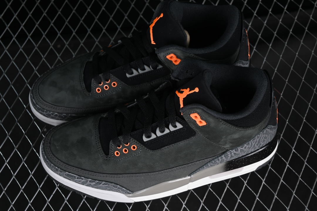 💰190真标💰280公司级💰380纯原💰480顶级
Air Jordan 3 Retro "Fear" AJ3 乔3恐惧 深灰 CT8532-080
#鞋款采用全橙色和黑色配色方案,采用优质深灰色翻毛皮鞋面,后跟黑色和白色斑点中底,搭配黑色橡胶外底,特别是橙色撞色设计突出了鞋款的亮点
尺码:40 40.5 41 42 42.5 43 44 44.5 45 46 47.5 WME5