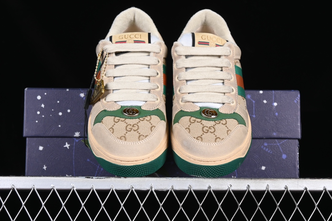 💰190真标💰280公司级💰380纯原💰520顶级
Gucci Distressed Screener Sneaker 古驰小脏鞋系列 经典原型复古百搭做旧老爹板鞋 9Y9209443
#独家定制代购版 海外专供批次 原厂订单 目前市面最强 全身20几个细节点全部做到一致还原
#官网同步最新满天星礼盒全套包装 高端零售海外实体专供 混卖版 渠原道装 原版做旧 右脚鞋侧嵌入NFC防伪芯片装置+鞋盒标二唯码扫描 秒进官网
#原装意大利进口 里外全皮 全套包装 全头层顶级软牛皮 广东代工出品 原档原标原盒 随意对比任何版本
尺码:35 36 37 38 39 40 41 42 43 44 45 MBJ0