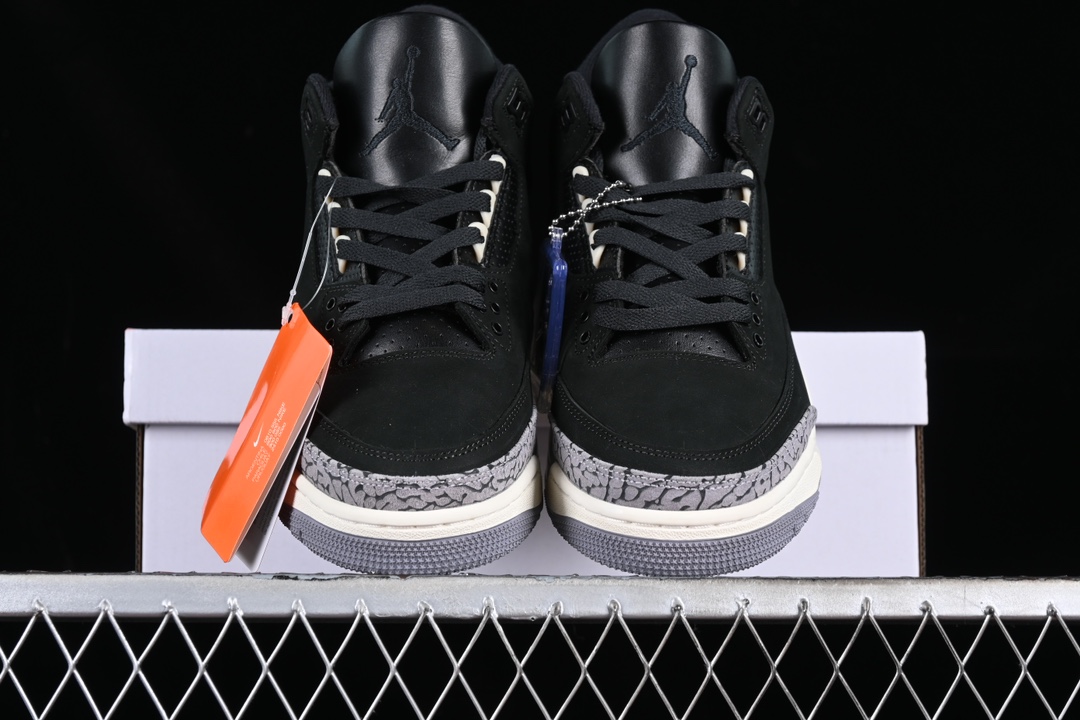 💰190真标💰280公司级💰380纯原
Air Jordan 3 Retro "Off Noir" AJ3 乔3做旧黑水泥 CK9246-001
#鞋身整体以大面积黑色麂皮覆盖,标志性的大象纹也同样得以保留。鞋带孔、鞋舌等细节部分采用水泥灰点缀,整体颜值与AJ3 "黑水泥"十分相似!
#此外在鞋帮、中底部分均已米白色呈现,营造出独特的氧化效果,年代感十足!
尺码:36 36.5 37.5 38 38.5 39 40 40.5 41 42 42.5 43 44 44.5 45 46 47.5 LTE5