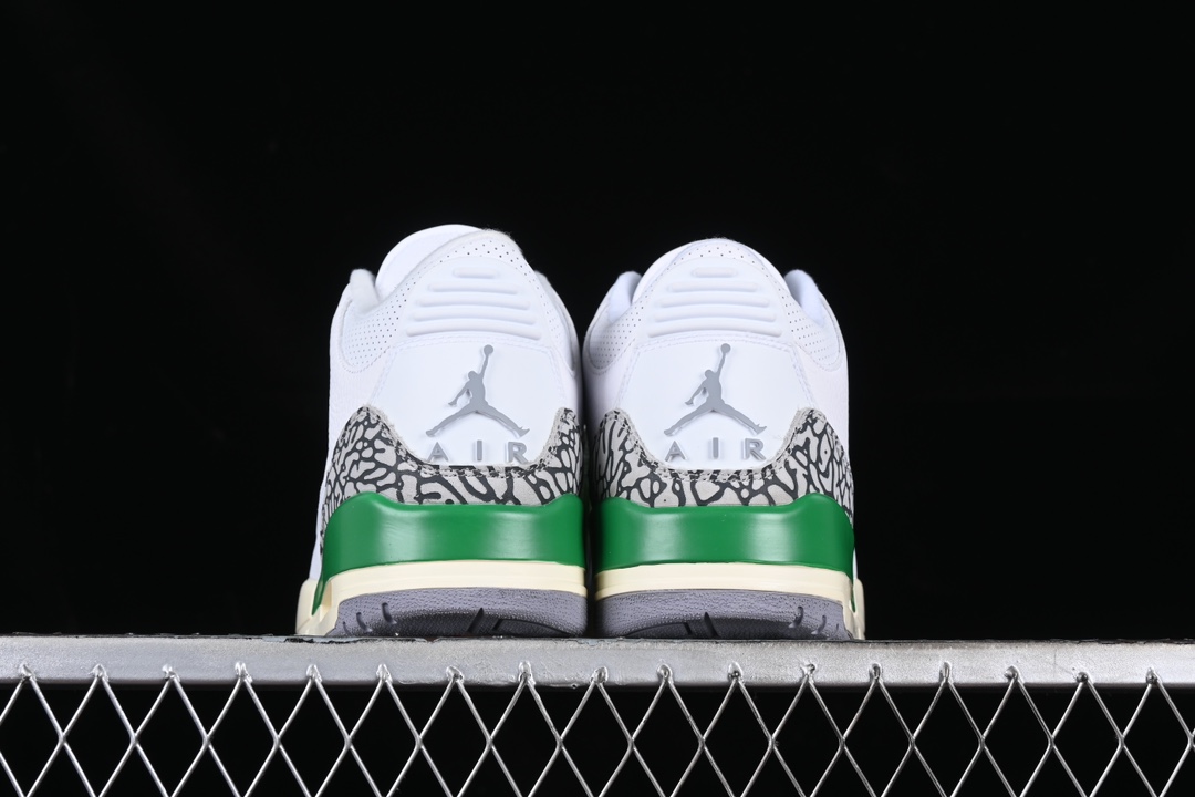 特价🉐️280
Air Jordan 3 "Lucky Green" AJ3 乔3绿水泥 CK9246-136
#鞋款以白色、幸运绿、校园红、水泥灰为主色调,采用白色皮革底座,搭配经典爆裂纹和绿色增加对比度。搭载红色飞人LOGO鞋舌,呈现OG外观。
尺码:40 40.5 41 42 42.5 43 44 44.5 45 46 47.5 3.D4