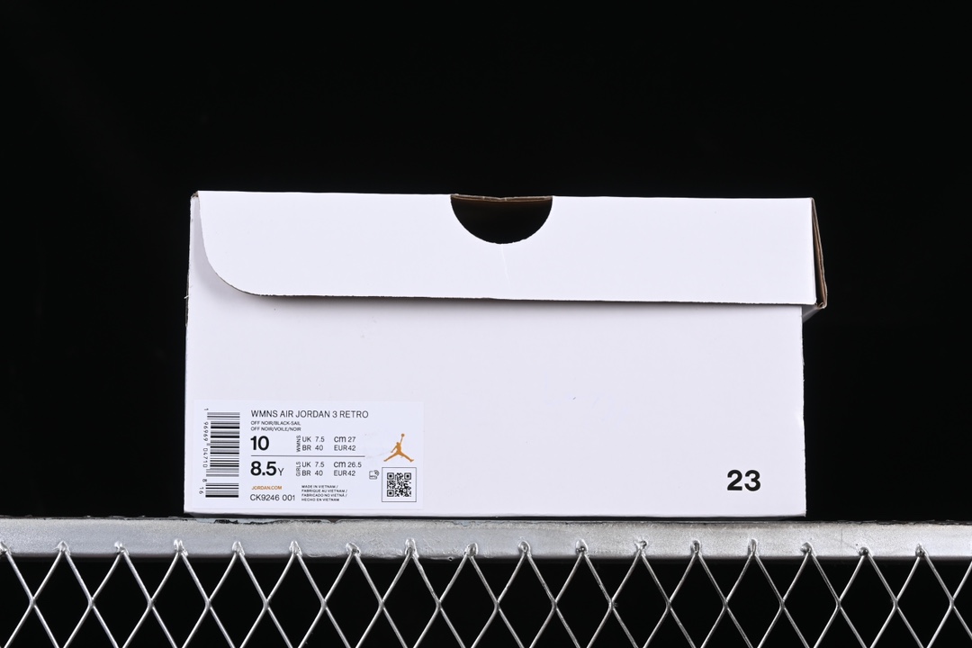 💰190真标💰280公司级💰380纯原💰480顶级
Air Jordan 3 Retro "Off Noir" AJ3 乔3做旧黑水泥 CK9246-001
#鞋身整体以大面积黑色麂皮覆盖,标志性的大象纹也同样得以保留。鞋带孔、鞋舌等细节部分采用水泥灰点缀,整体颜值与AJ3 "黑水泥"十分相似!
#此外在鞋帮、中底部分均已米白色呈现,营造出独特的氧化效果,年代感十足!
尺码:40 40.5 41 42 42.5 43 44 44.5 45 46 47.5 WME5