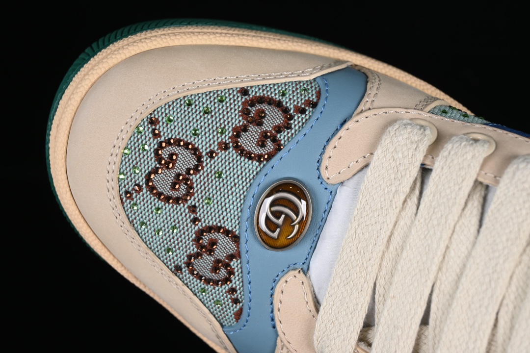 💰190真标💰280公司级💰380纯原💰520顶级
Gucci Distressed Screener Sneaker 古驰小脏鞋系列 经典原型复古百搭做旧老爹板鞋 9Y9209443
#独家定制代购版 海外专供批次 原厂订单 目前市面最强 全身20几个细节点全部做到一致还原
#官网同步最新满天星礼盒全套包装 高端零售海外实体专供 混卖版 渠原道装 原版做旧 右脚鞋侧嵌入NFC防伪芯片装置+鞋盒标二唯码扫描 秒进官网
#原装意大利进口 里外全皮 全套包装 全头层顶级软牛皮 广东代工出品 原档原标原盒 随意对比任何版本
尺码:35 36 37 38 39 40 41 42 43 44 MBJ0