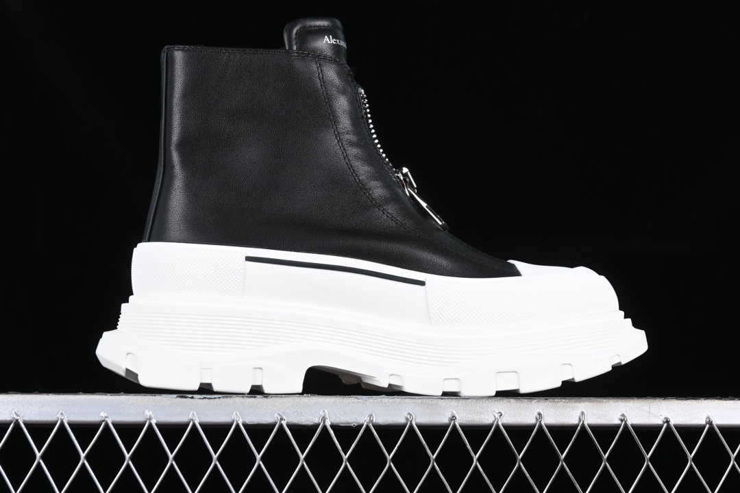 💰480顶级版本 Alexander McQueen 麦昆 2023秋冬新款 Tread Slick 前拉链短靴
#原版1:1开发 TPU几层组合大底 水染羊皮内里 牛皮垫脚垫脚
尺码：35 36 37 38 39 40 T.E5